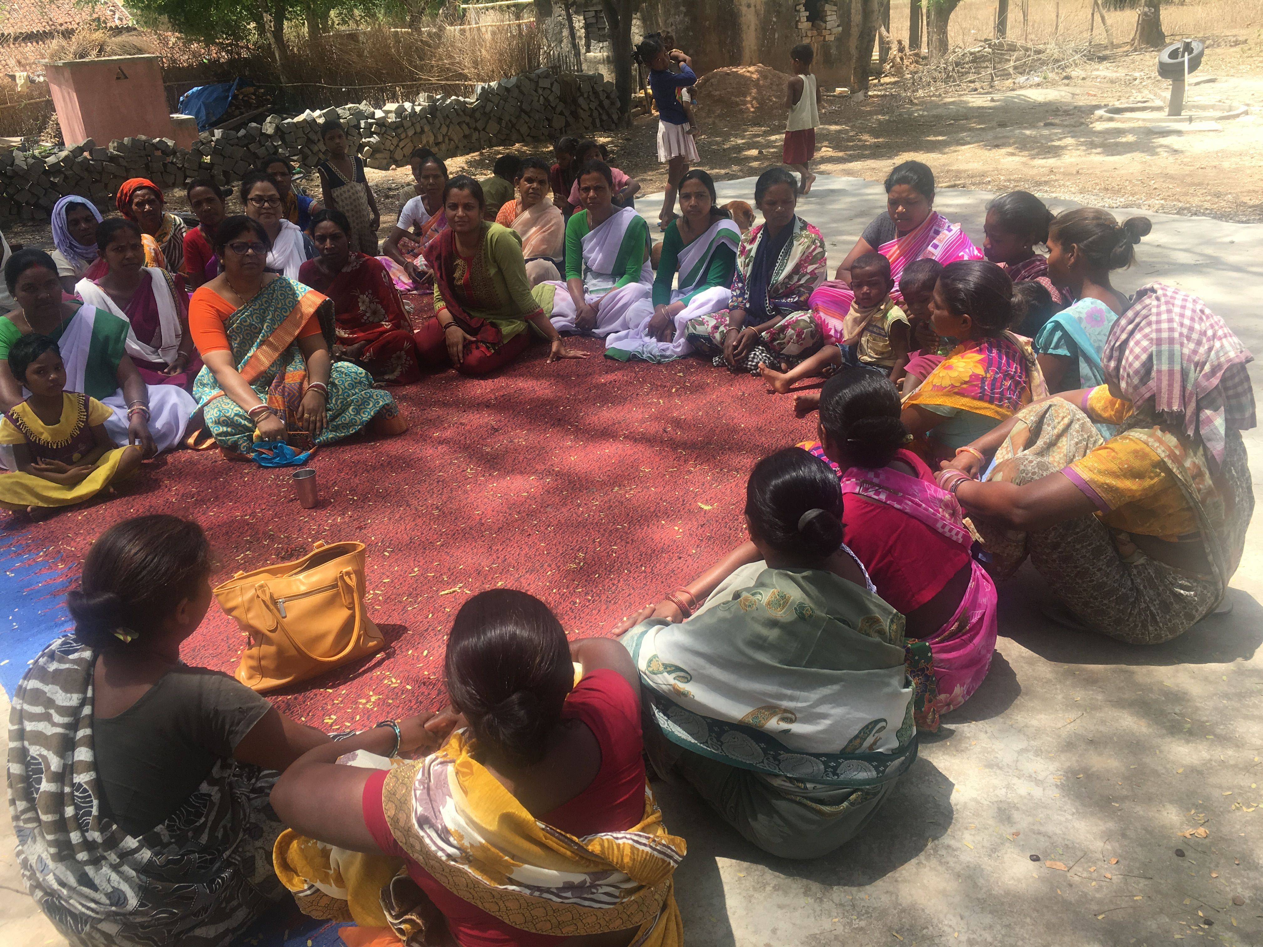 Women gather for saas bahu pati sammelan (meeting of the mother in law, daughter in law and husband) in the village of Khunti, Jharkhand, India. Image by Hannah Harris Green. India, 2018.
