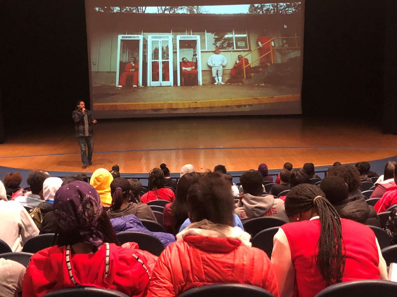 Photojournalist Brian Frank talks about mass incarceration's effects on minority communities at Kenwood Academy High School on Chicago's south side. Image by Hannah Berk. United States, 2018.