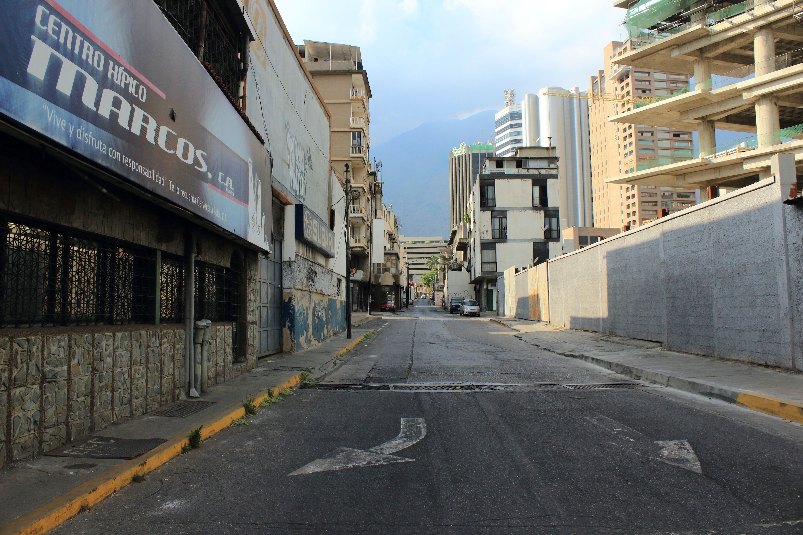 The main streets in Caracas, Venezuela, are empty during the COVID-19 lockdown. Image by Edgloris Marys. Venezuela, 2020.