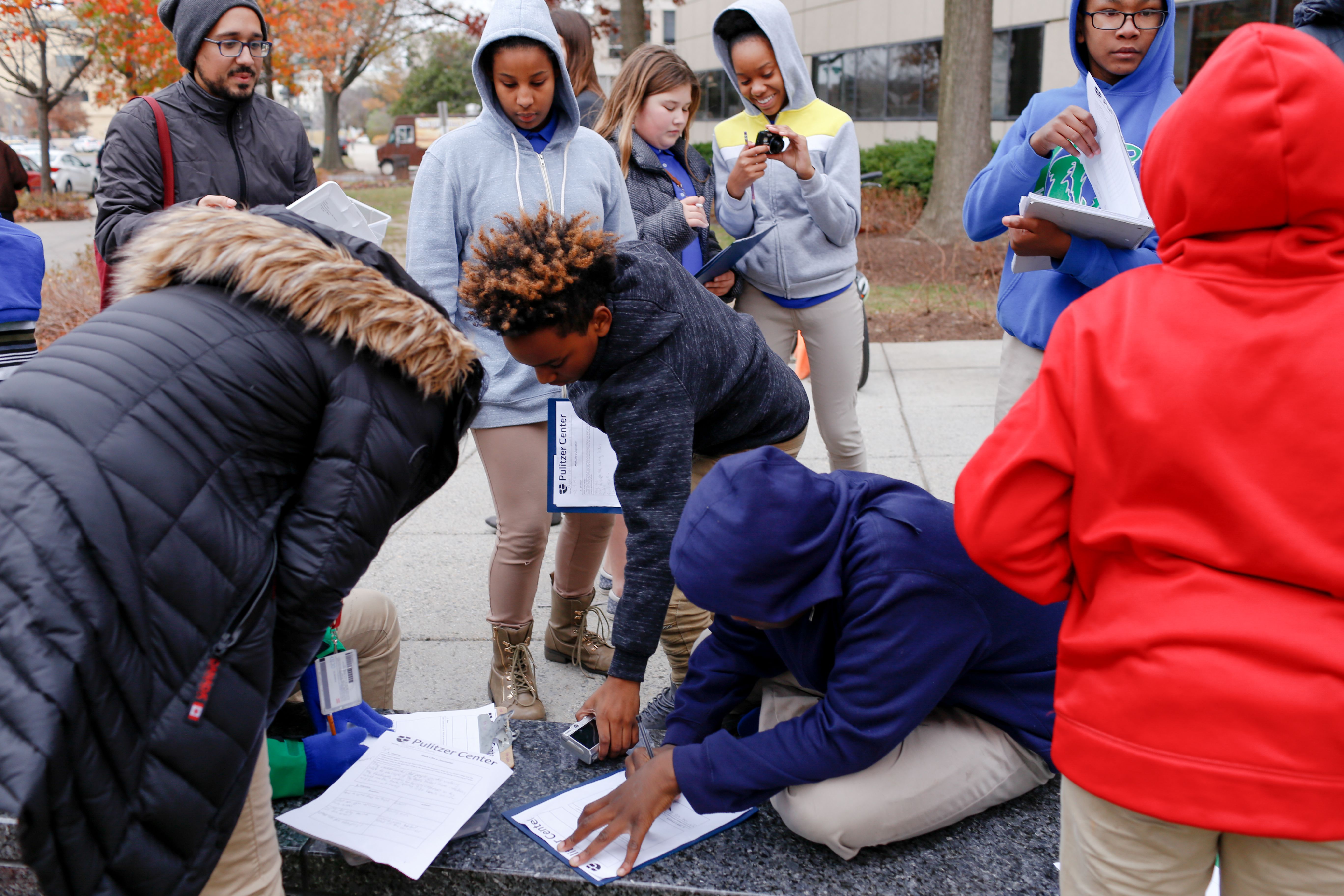 Students at Washington Global jot down observations about L'Enfant Plaza. Image by Eslah Attar. United States, 2017.