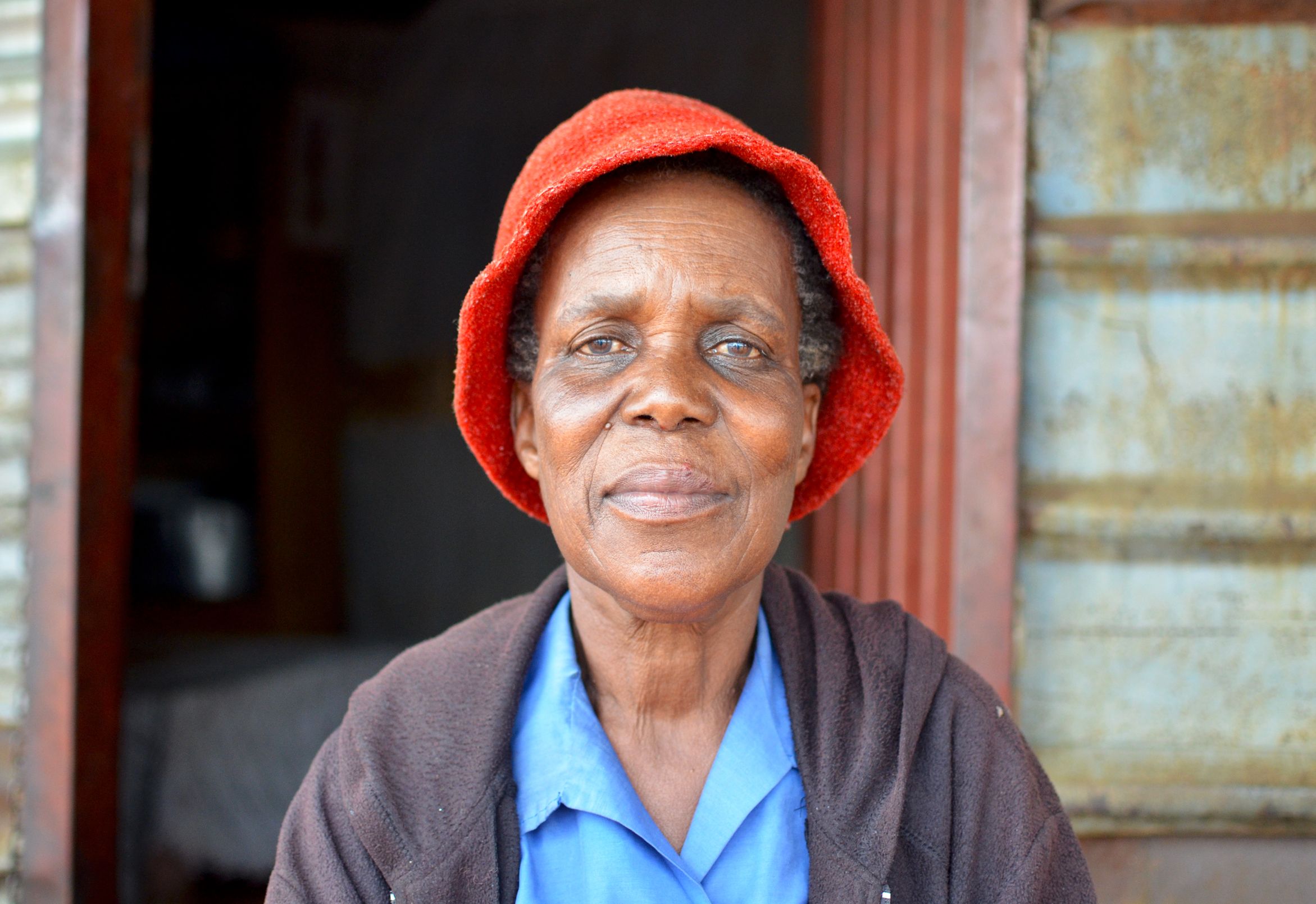 Rebecca Lebeta, a resident of the Masakhane informal settlement, waits for promised relocation. Image by Mark Olalde. South Africa, 2017.