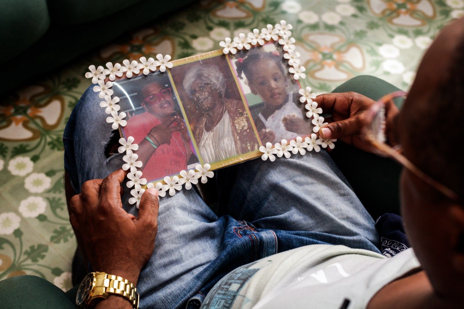 Jorge Álvarez holds a photo of three of four people killed in a 2015 building collapse. From left, his nephew Jorge Álvarez, 18; his mother, Mayra Páez, 60; and his daughter Genolan Álvarez, 3. Jorge’s girlfriend, Yaima Kindelán, 18, also died in the incident. Image by Tracey Eaton. Cuba, 2018.