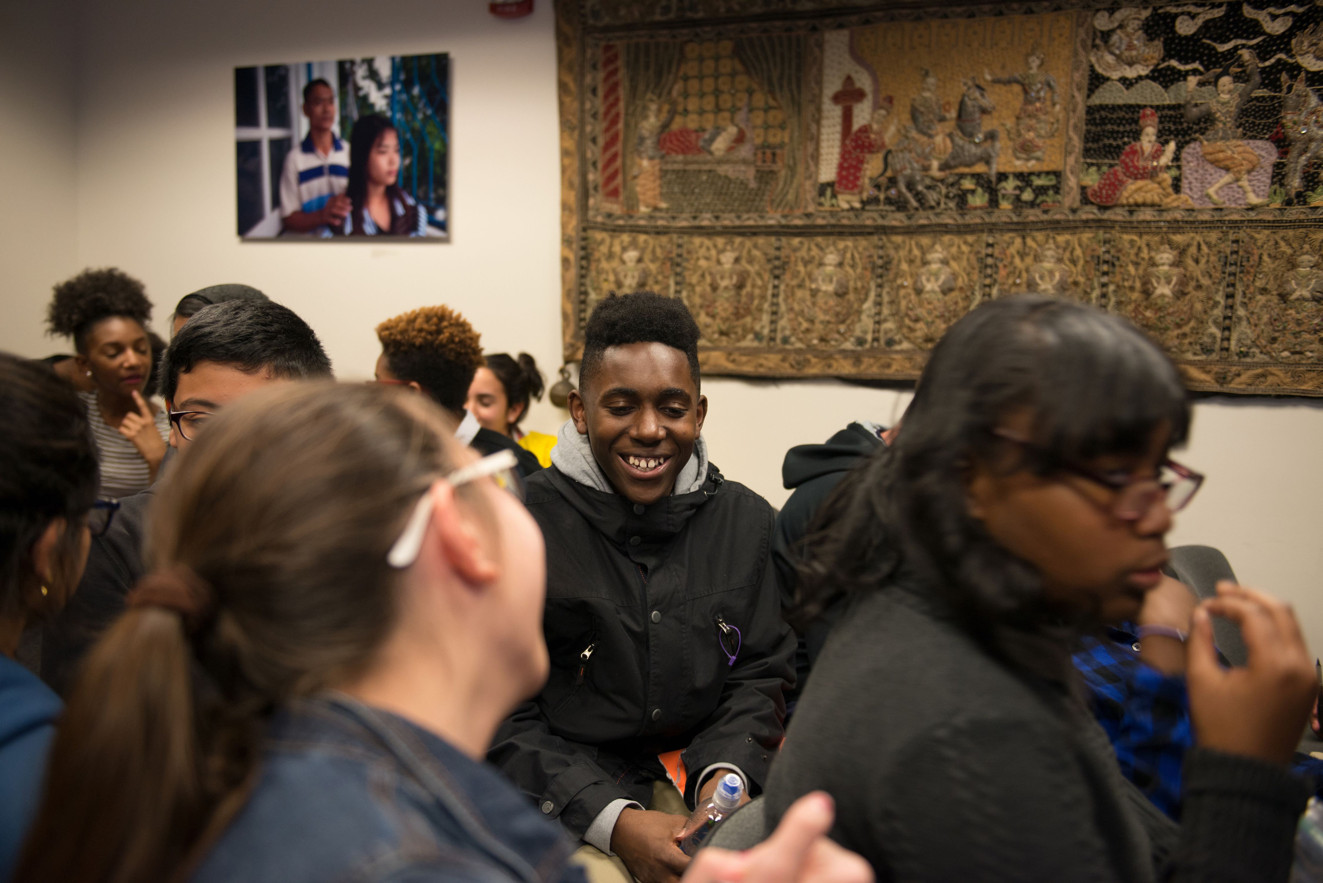 Hardy Middle School students share their interpretation of photographs by grantee Allison Shelley during day two of the "Walk Like a Journalist" workshop at the Pulitzer Center offices. Image by Jordan Roth. Washington, D.C., 2017. 