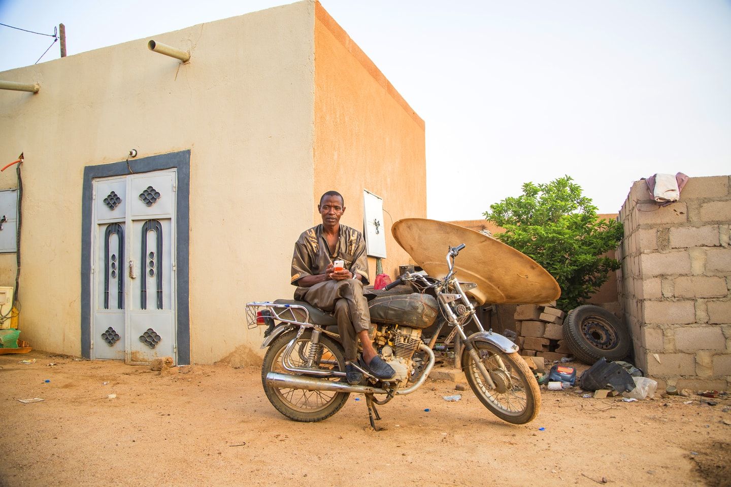 Khalid was about to move to Europe until he realized just how much money he could make by staying. Image by Emily Kassie. Niger, 2016.