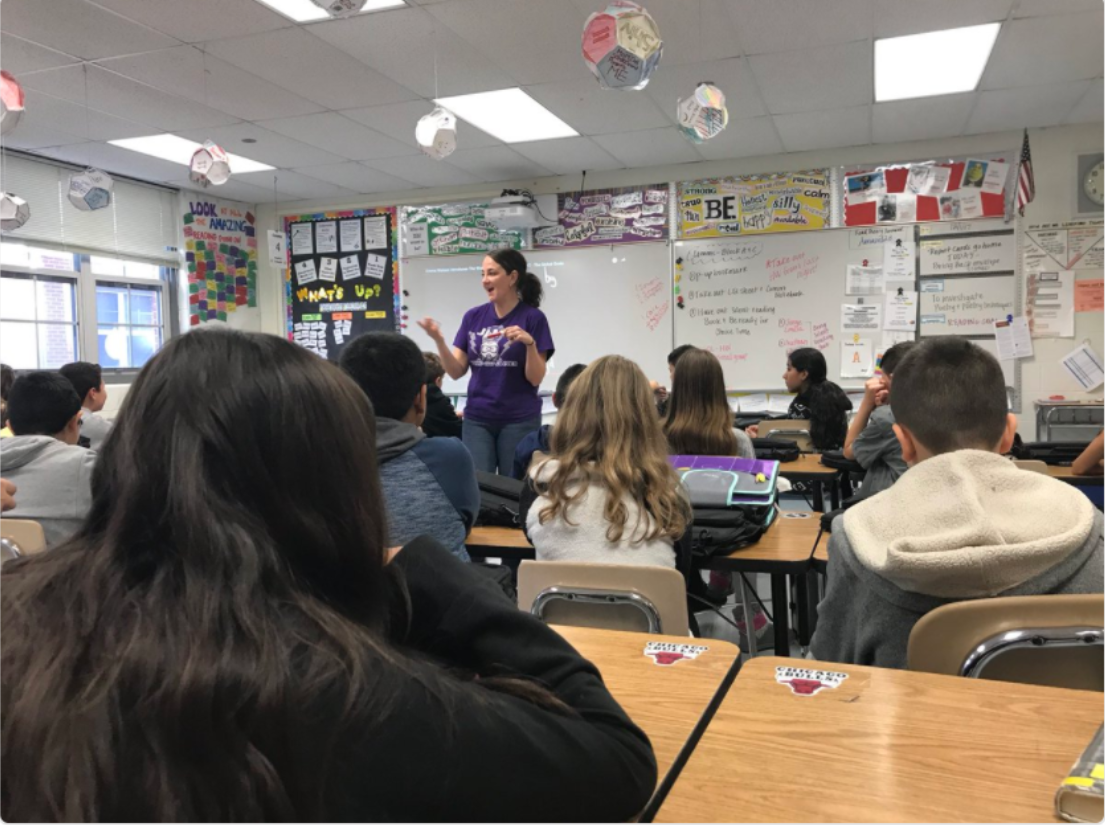 Jack London Middle School information and media literacy specialist Tracy Crowley prepares students to meet a journalist. Image by Chrissy Harrold. United States, 2018.