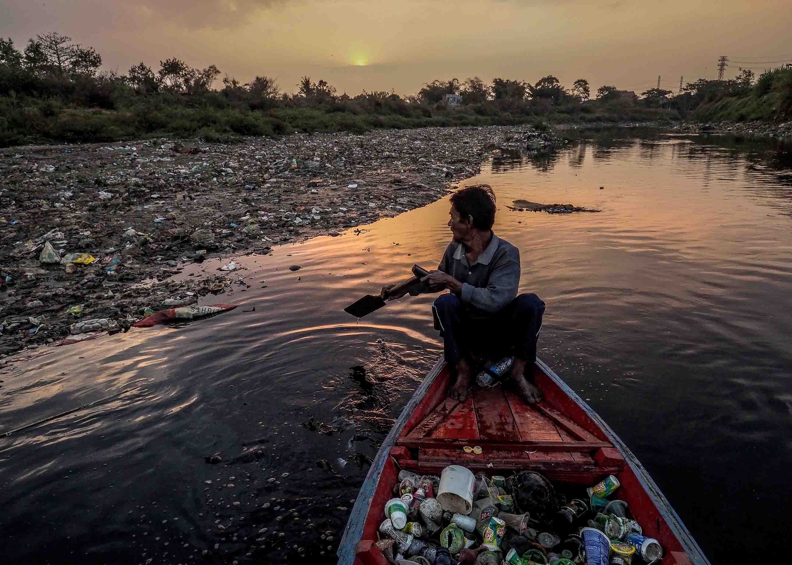 Dedi Rahman, 65, remembers swimming in the Citarum River when he was a boy. Today, the river is considered one of the world’s most polluted waterways, contaminated by factory effluent, sewage and trash. Rahman gathers cans and bottles to recycle for cash. Image by Larry C. Price. Indonesia, 2016.