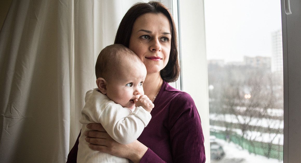 Nika Ivanova, a young mother with HIV, spends time in her apartment in Moscow with her 6-month-old daughter, Yeva. Image by Olga Ingurazova. Russia, 2017.