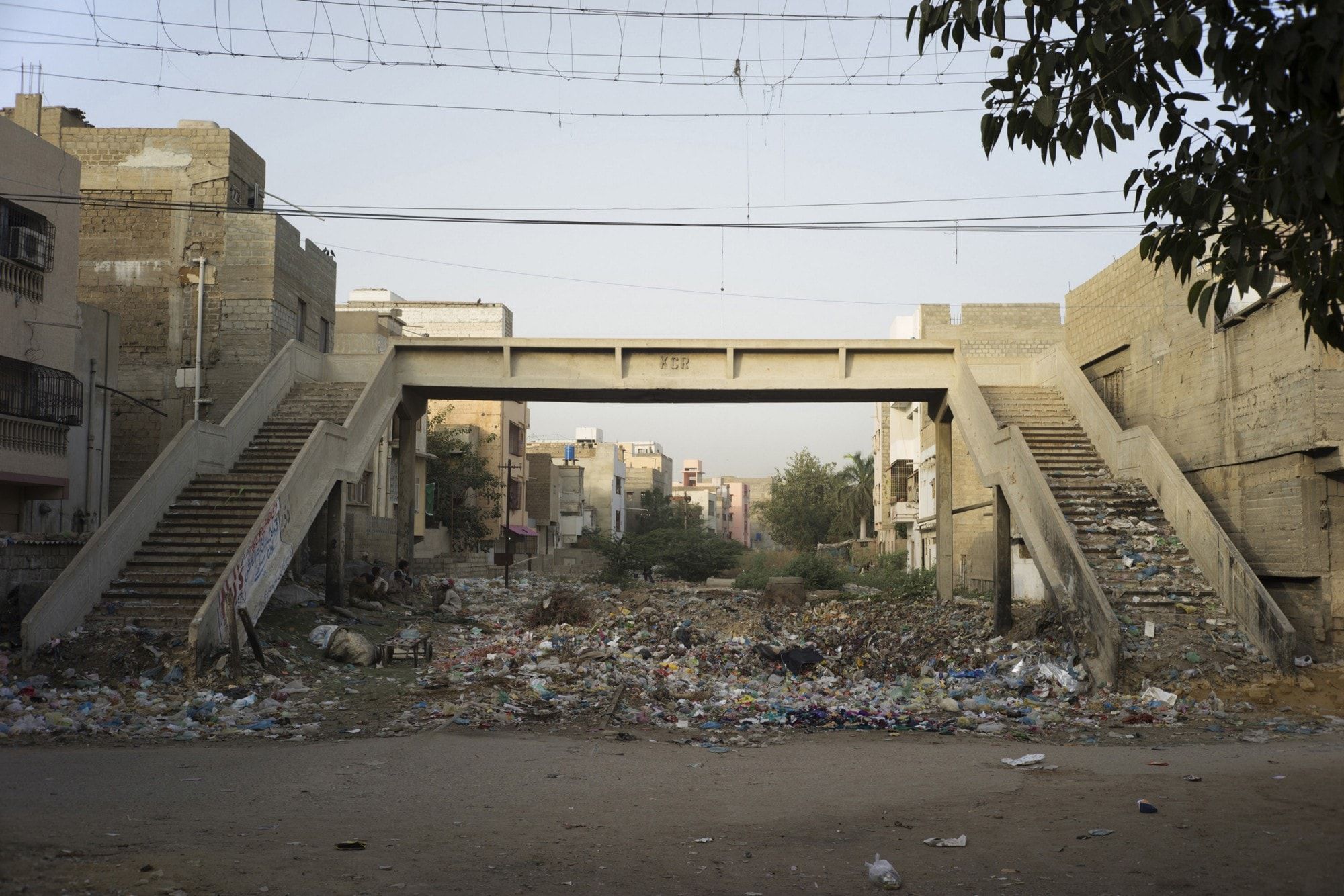 Informal housing, Footbridge near Orangi Town Station, Karachi, Pakistan. Still from KCR, 2014–2017, nine-channel multimedia installation. Image by Ivan Sigal. Pakistan, 2017.
