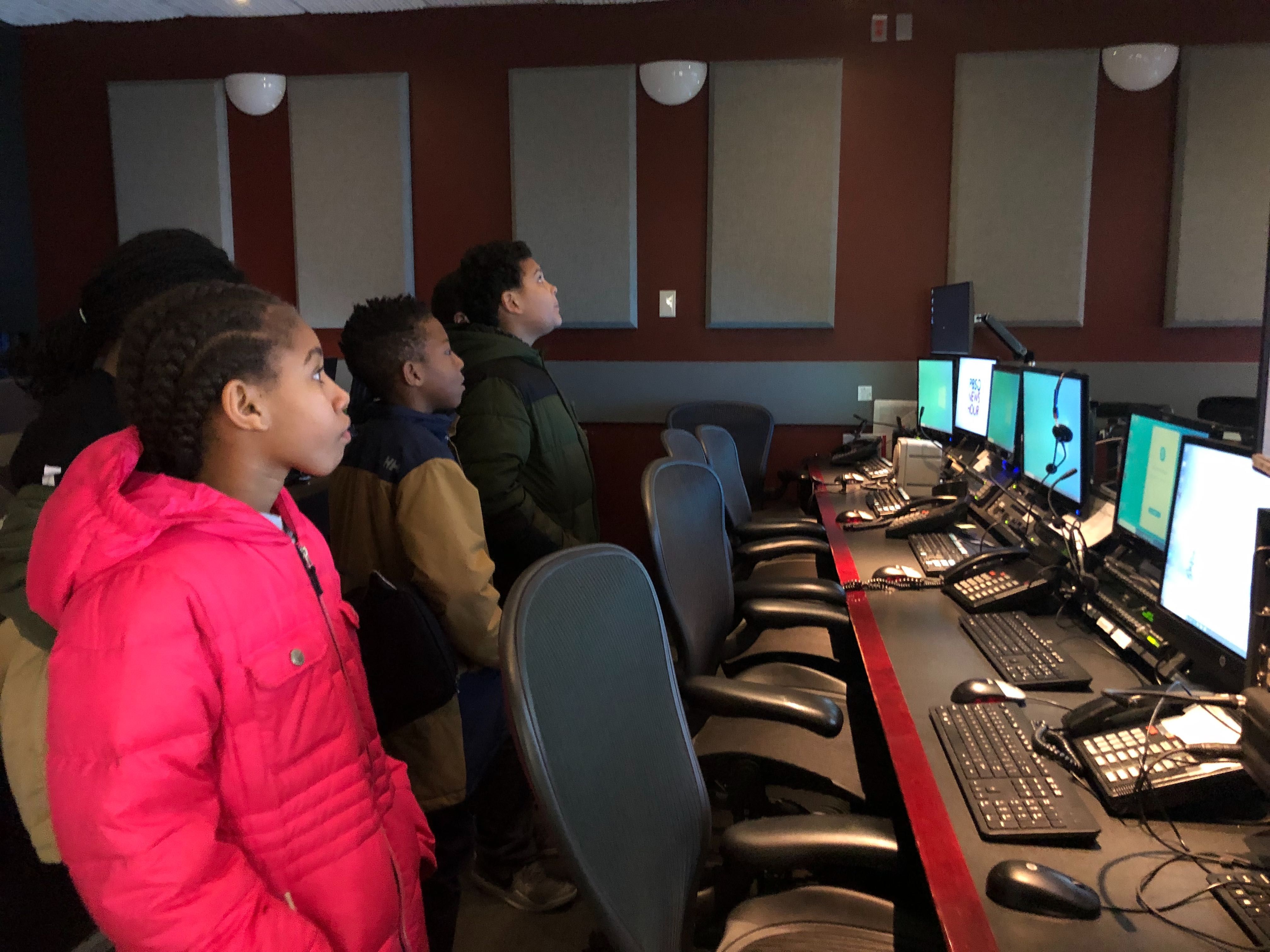 Students receive a behind-the-scenes tour of the control room at PBS NewsHour. Image by Libby Moeller. United States, 2020.