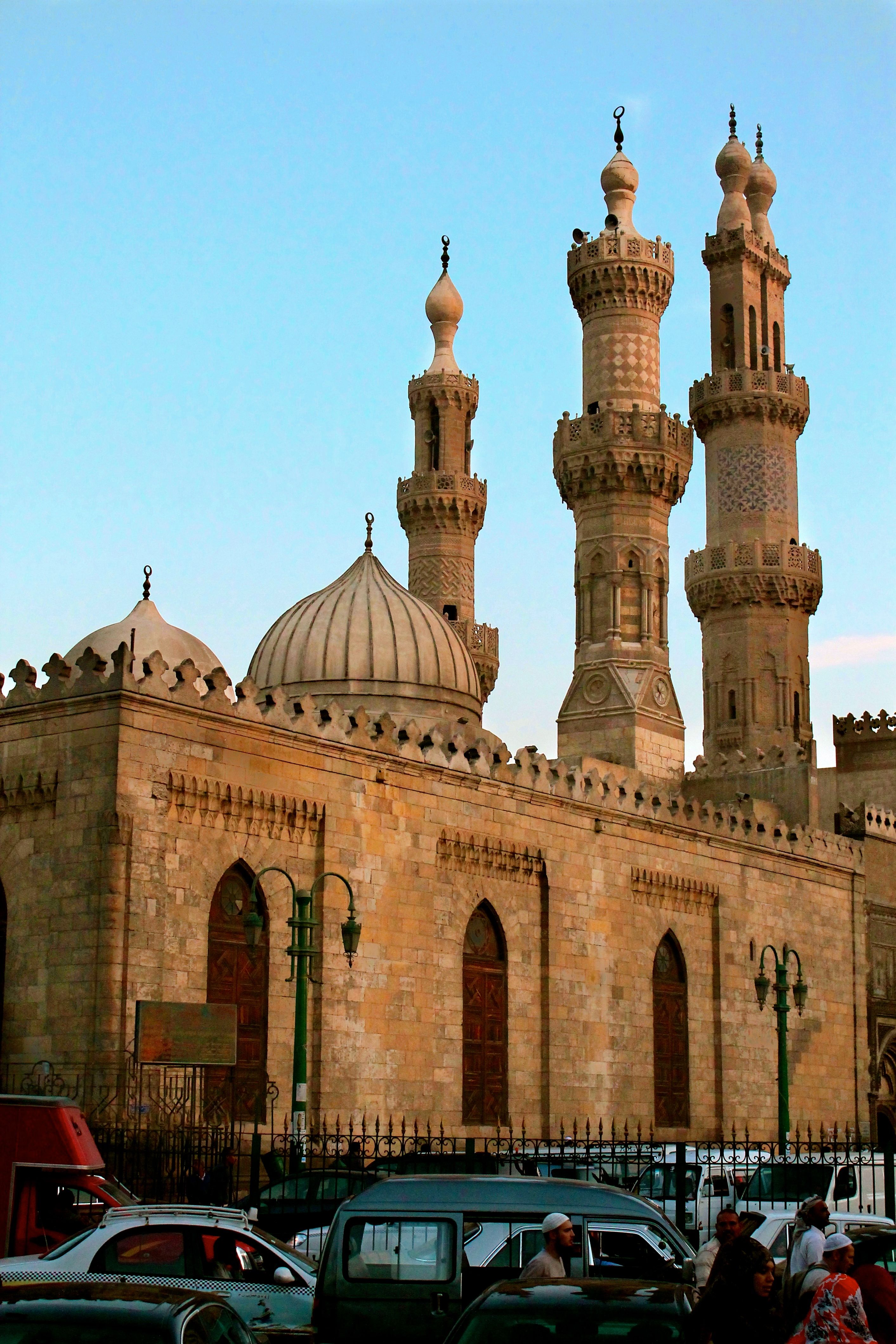 A side view of the front gate of Al Azhar mosque. Image courtesy of Wikimedia Commons. Egypt, 2013.