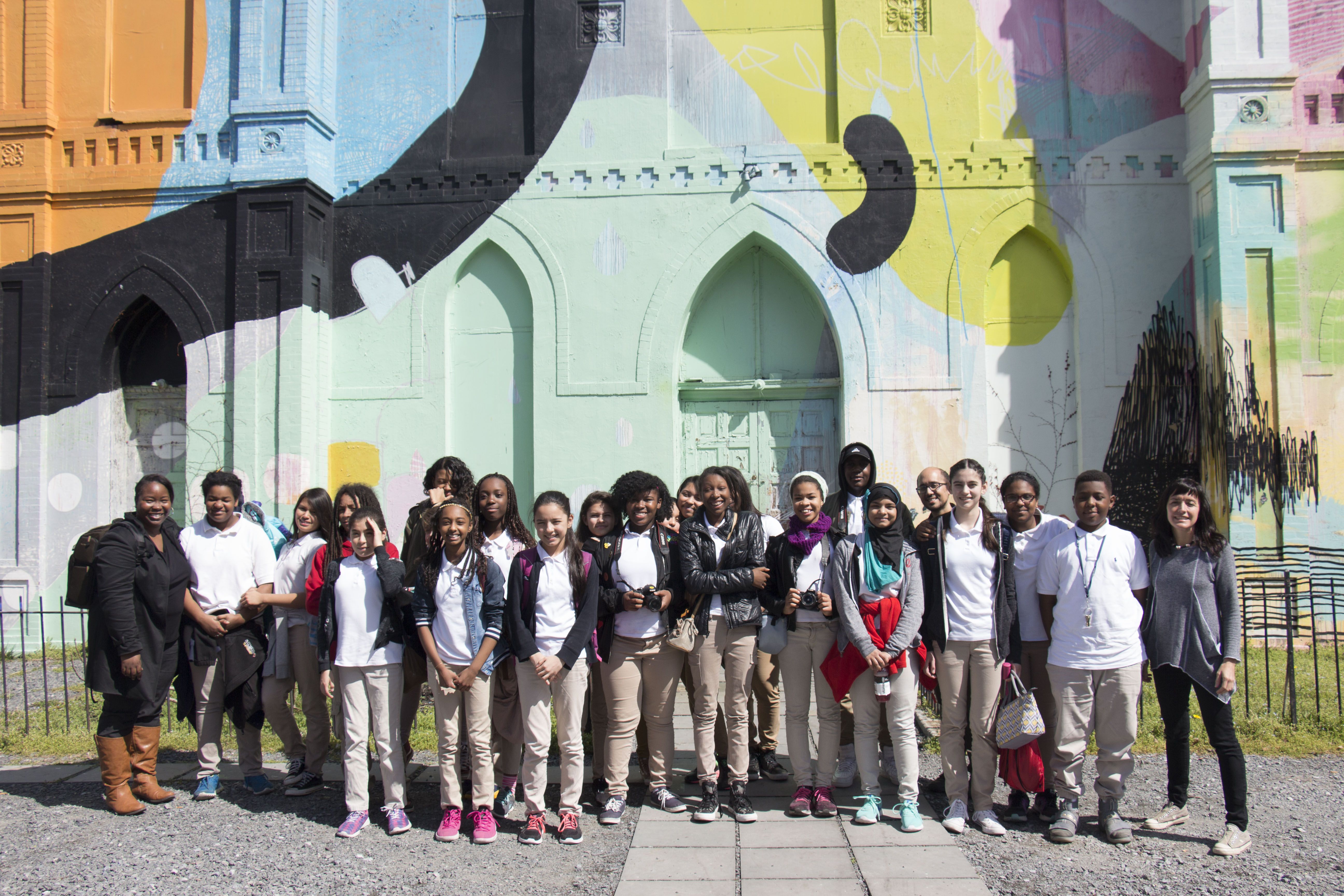 Students from School Without Walls at Francis-Stevens with Pulitzer Center grantee Allison Shelley. Image by Ifath Sayed. United States, 2017.