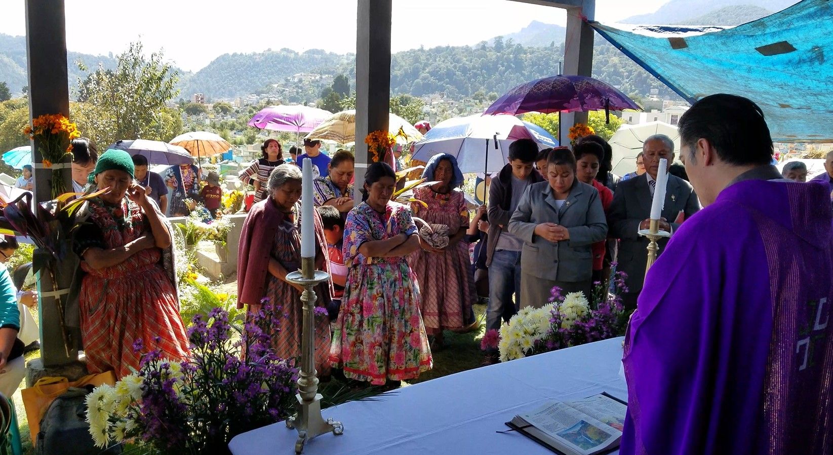 Every year on the morning of Nov. 2, a service is held on La Lomita, the highest point of the cemetery, hosted by El Calvario Catholic Church. Image by Kristian Hernandez. Guatemala, 2018.    