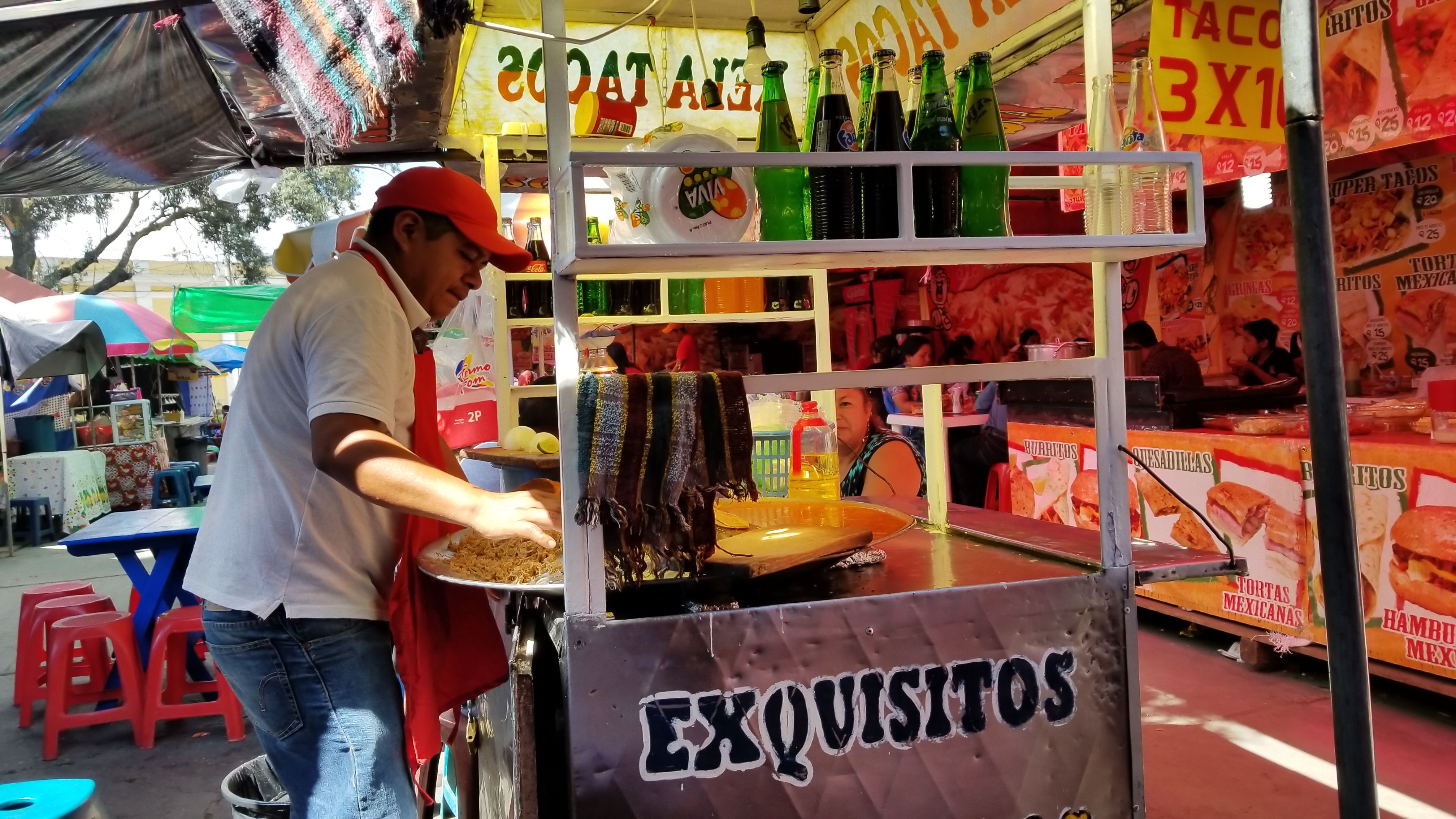 A vendor sells tacos outside El Calvario Cemetery. Image by Kristian Hernandez. Guatemala, 2018.
