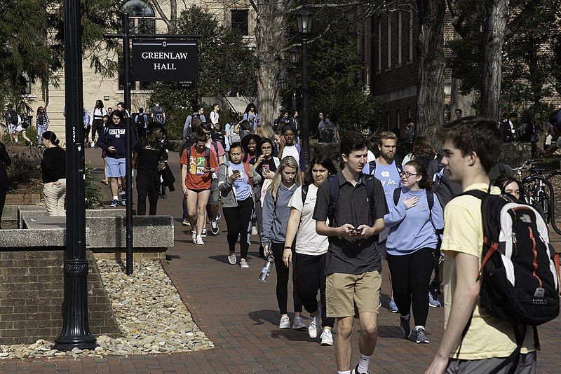 UNC students walk through campus. Image by Dennis Ludlow / Wikimedia Commons. United States, 2019.