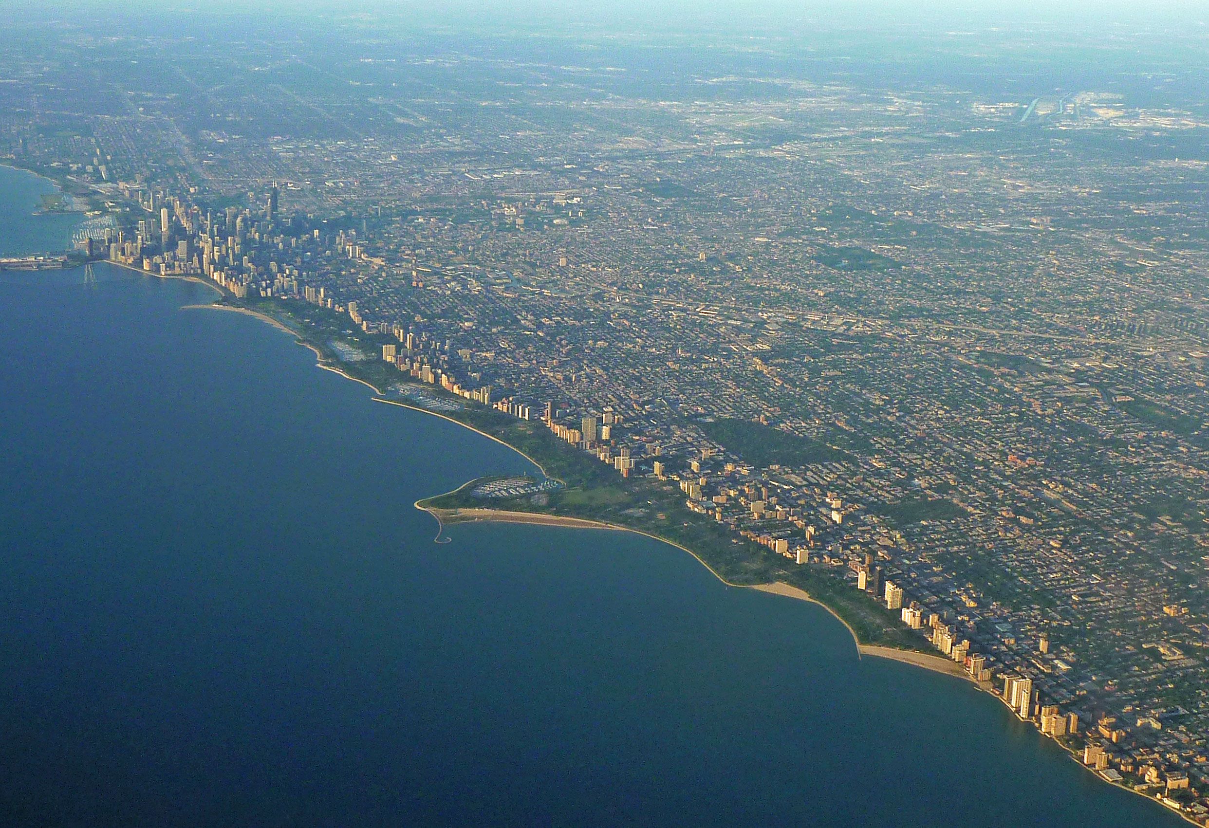 An aerial shot of the Chicago skyline. Image by Payton Chung / Wikimedia Commons. United States, 2009.