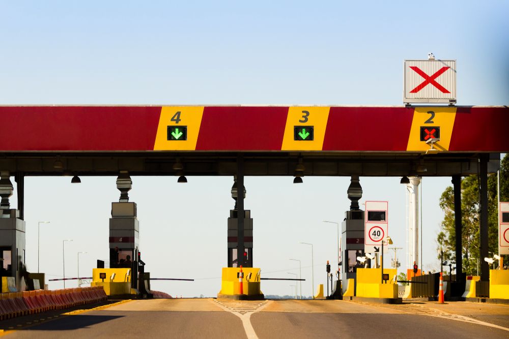 Toll payment point on a BR-163 highway in Mato Grosso do Sul, Brazil. Image by rafapress / Shutterstock. Brazil, undated.