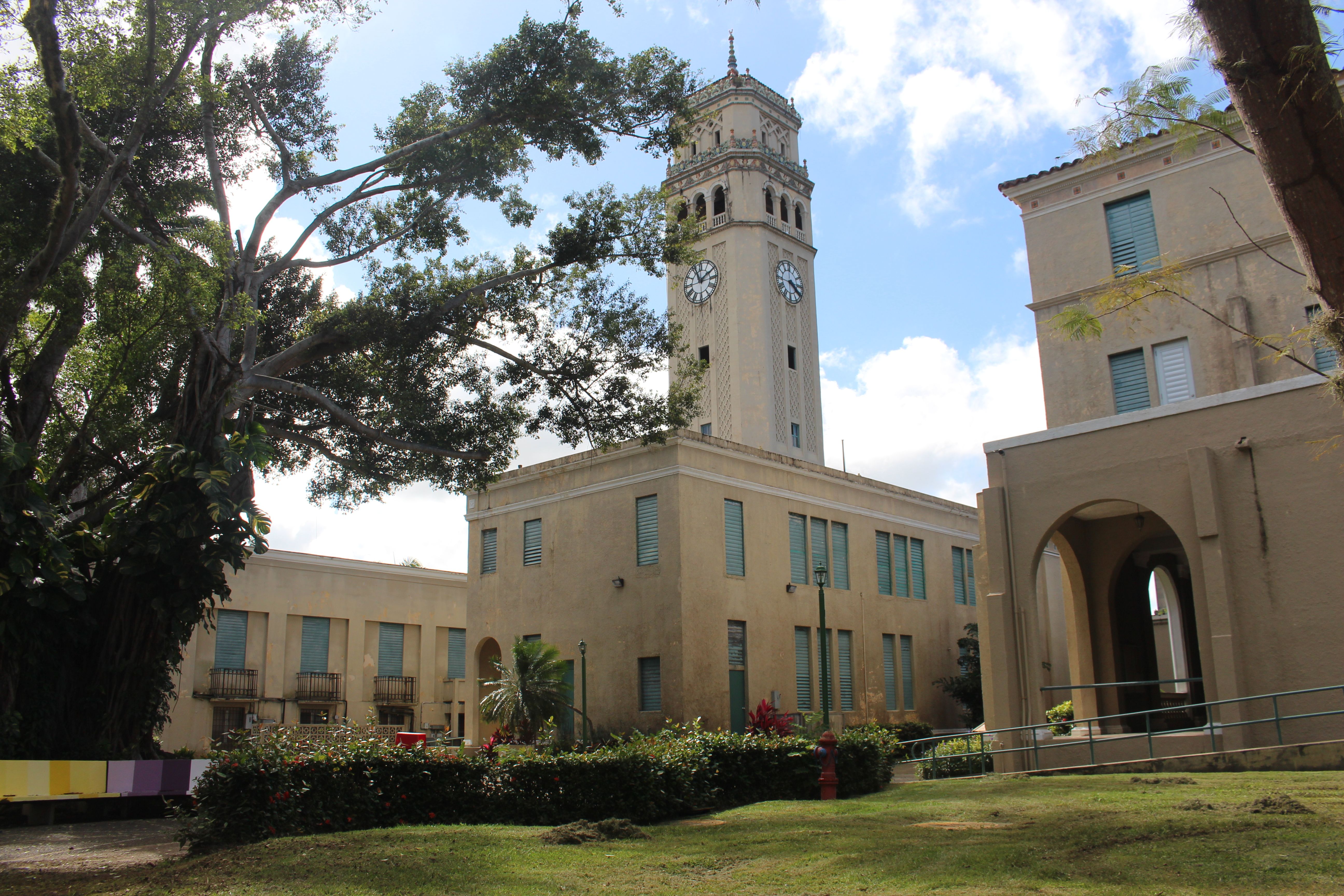 Another view of the clock tower standing over a fairly empty University of Puerto Rico Río Piedras Campus after the January 2020 earthquake struck the island. Image by Carmen Honker. United States, 2020.