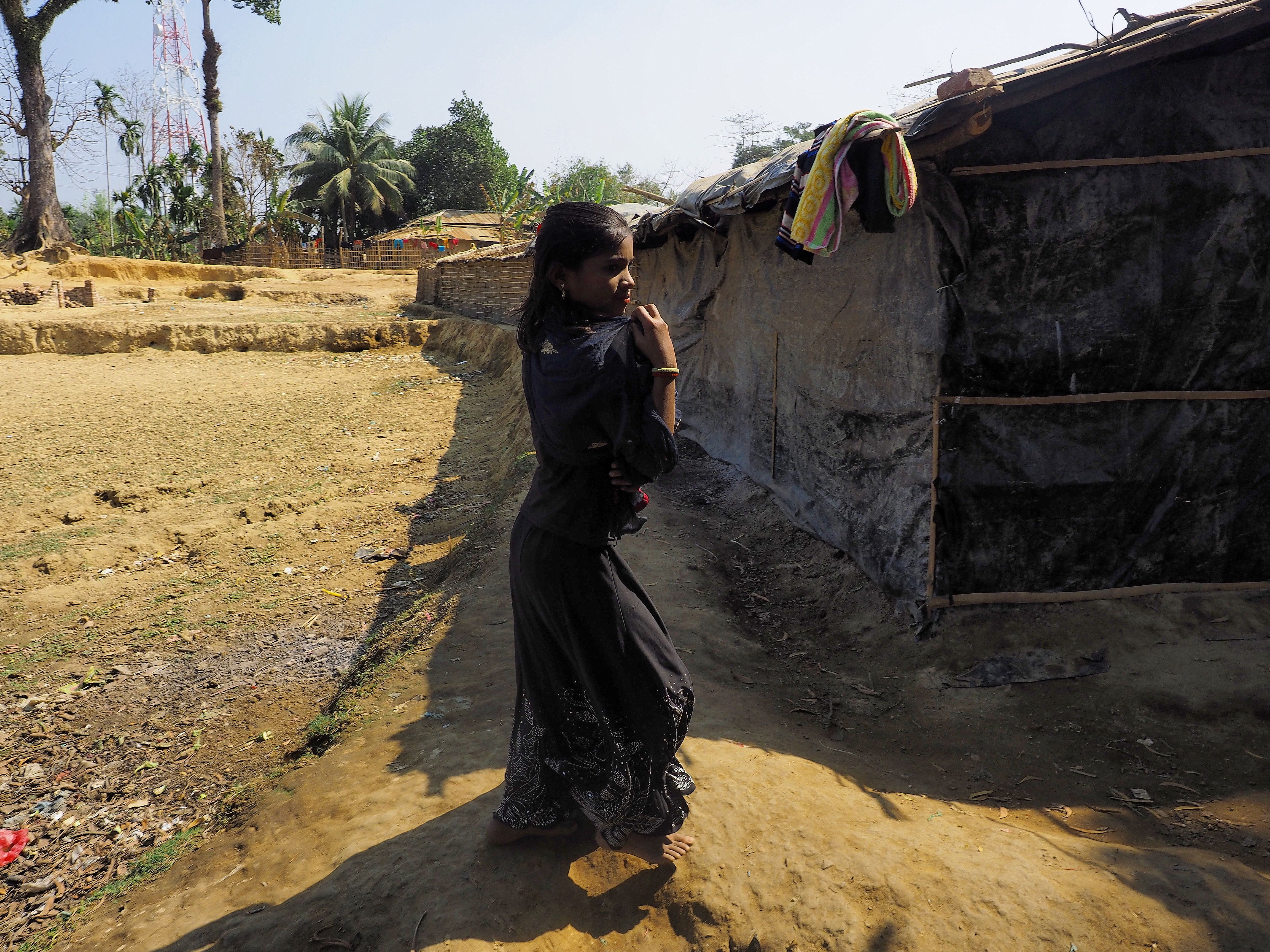 Rohingya girl fetching water at squatters refugee camp. Image by Doug Bock Clark. Bangladesh, 2017. 