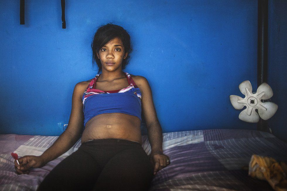 Una mujer embarazada en el centro de detención preventiva de La Yaguara, Caracas en 2017. Imagen por Ana Maria Arevalo. Venezuela.