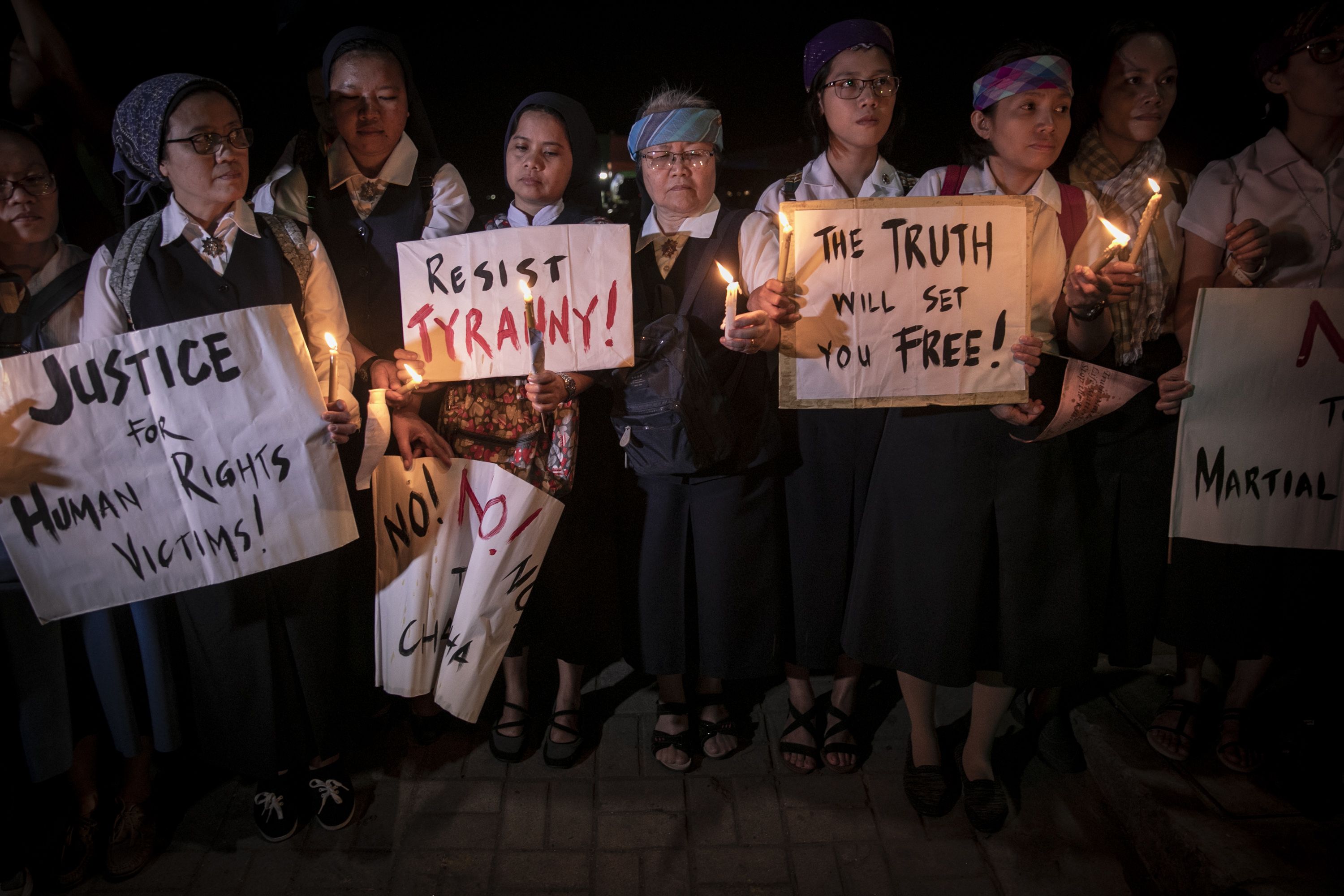 Catholic nuns and students call for justice for victims of the war on drugs. Image by Eloisa Lopez. Manila, 2019.