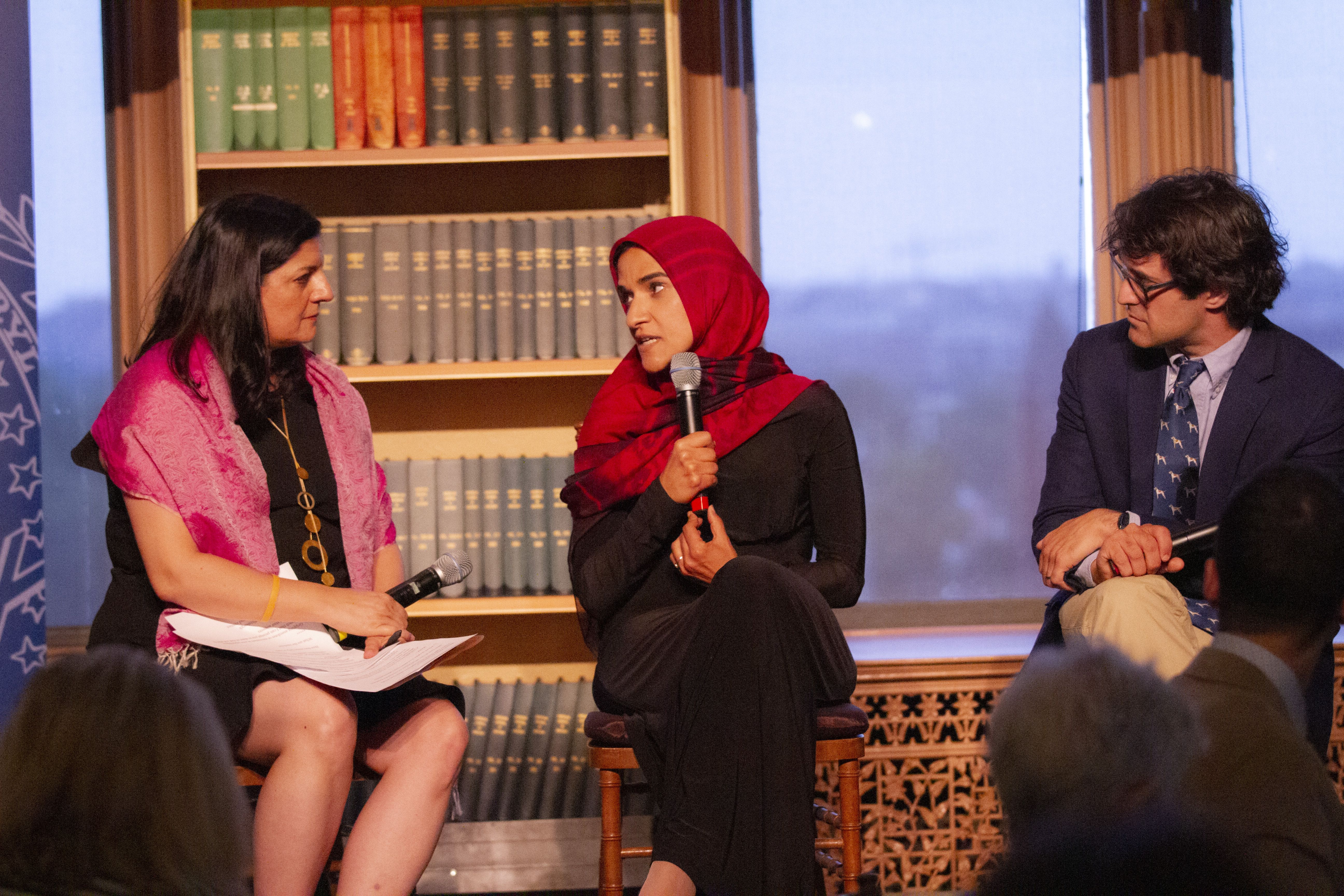 From left to right: Pulitzer Center Executive Editor Indira Lakshmanan (moderator), Institute for Social Policy and Understanding Research Director Dalia Mogahed, and Mark Oppenheimer, coordinator of the Yale Journalism Initiative. Image by Jin Ding. United States, 2019.