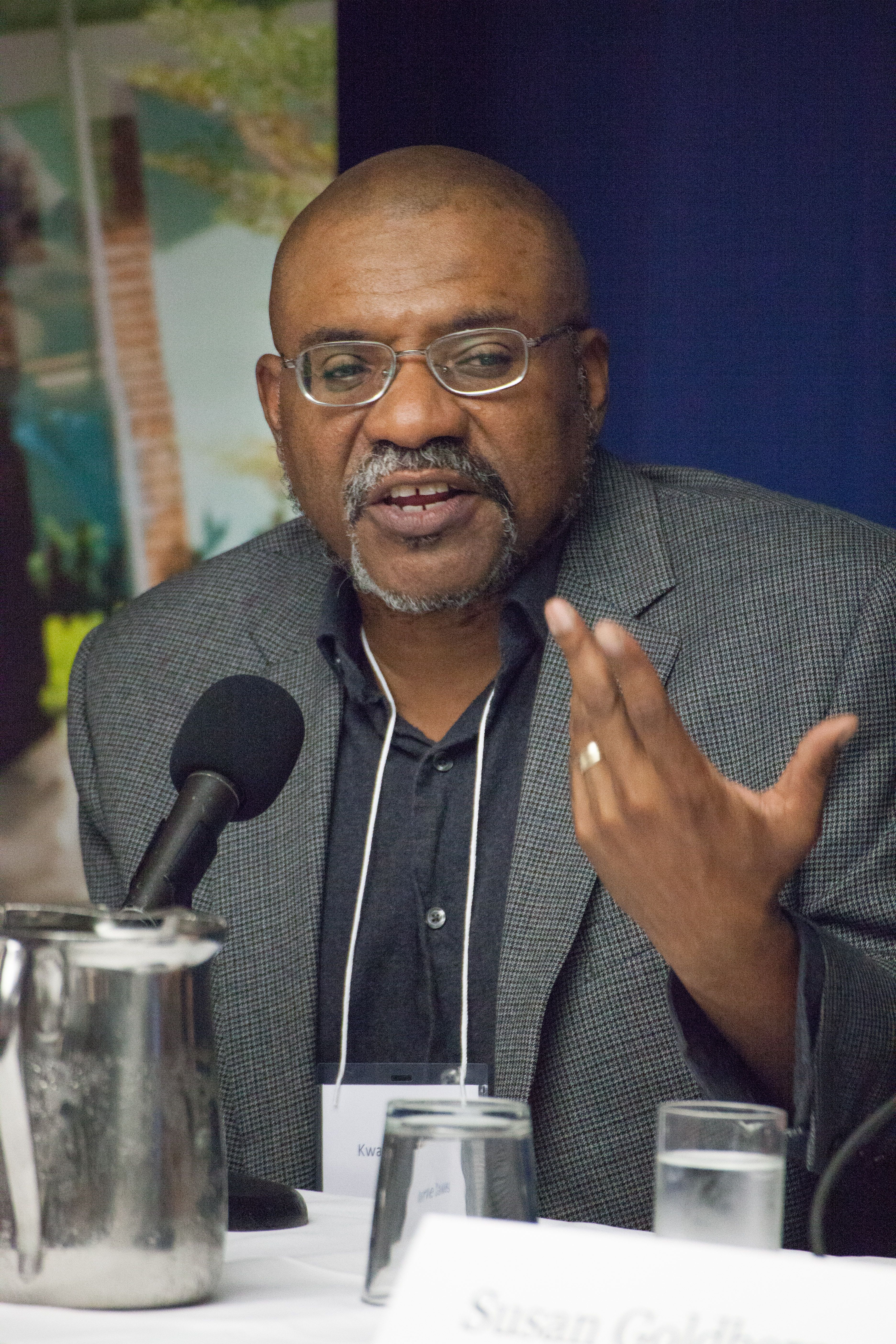 Kwame Dawes presents his work as a poet and writer within the context of his Pulitzer Center grant, at the Diversifying the Story panel at Pulitzer Center Gender Lens Conference. Image by Sydney Combs. United States, 2017. 
