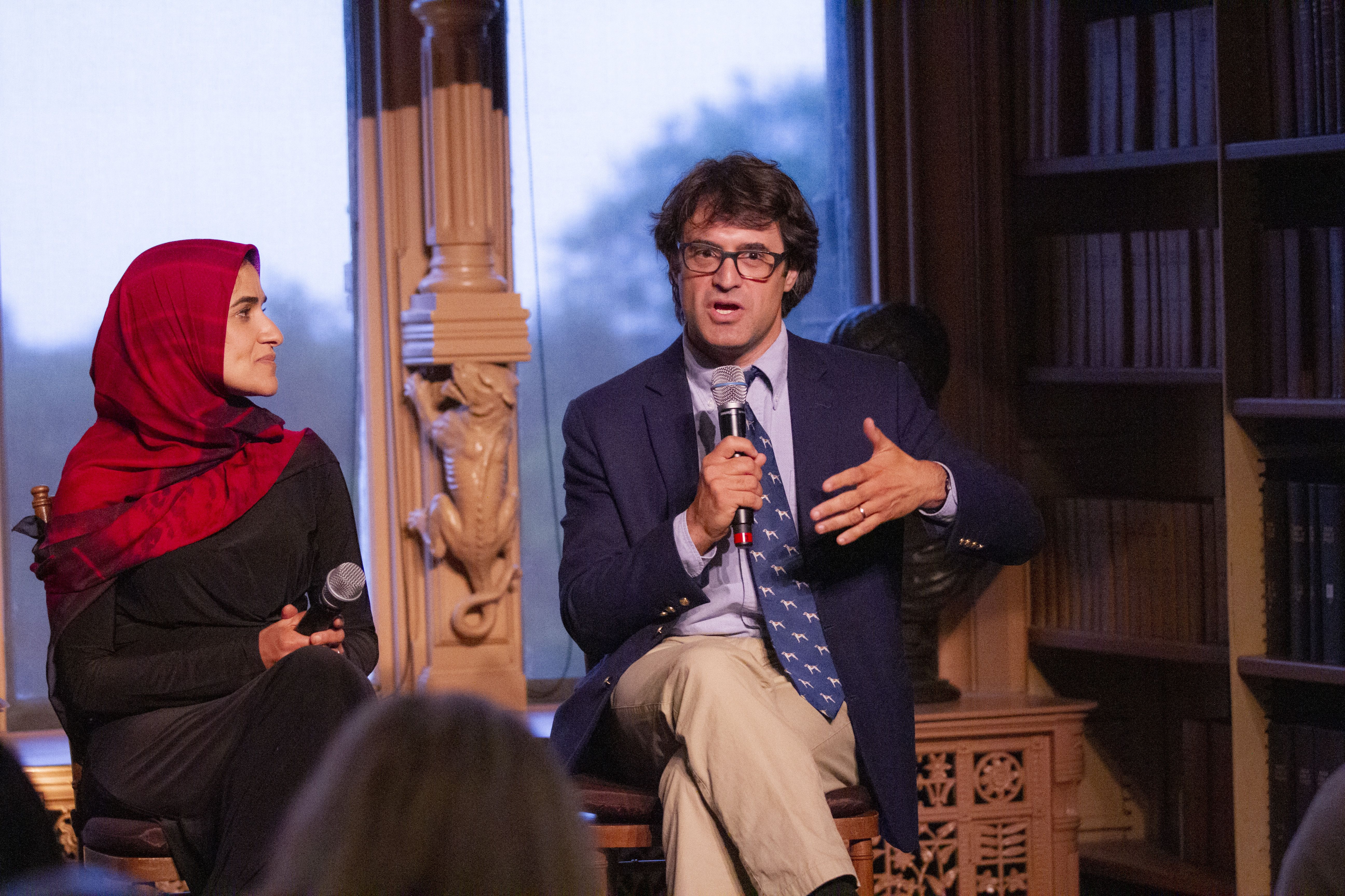Mogahed (left) and Oppenheimer (right) discuss resilience and interfaith collaboration in Pittsburgh communities. Image by Jin Ding. United States, 2019.