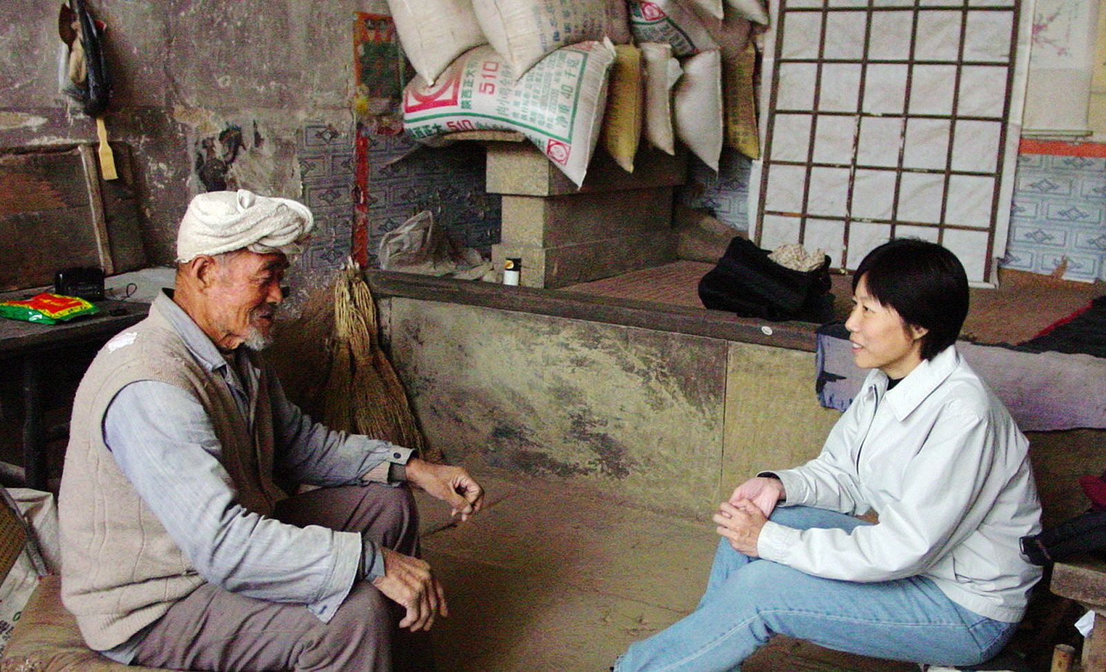 A villager from Ji, northern Shaanxi, China, speaking with Guo Yuhua, 2005. Image from Guo Yuhua. China, 2005.