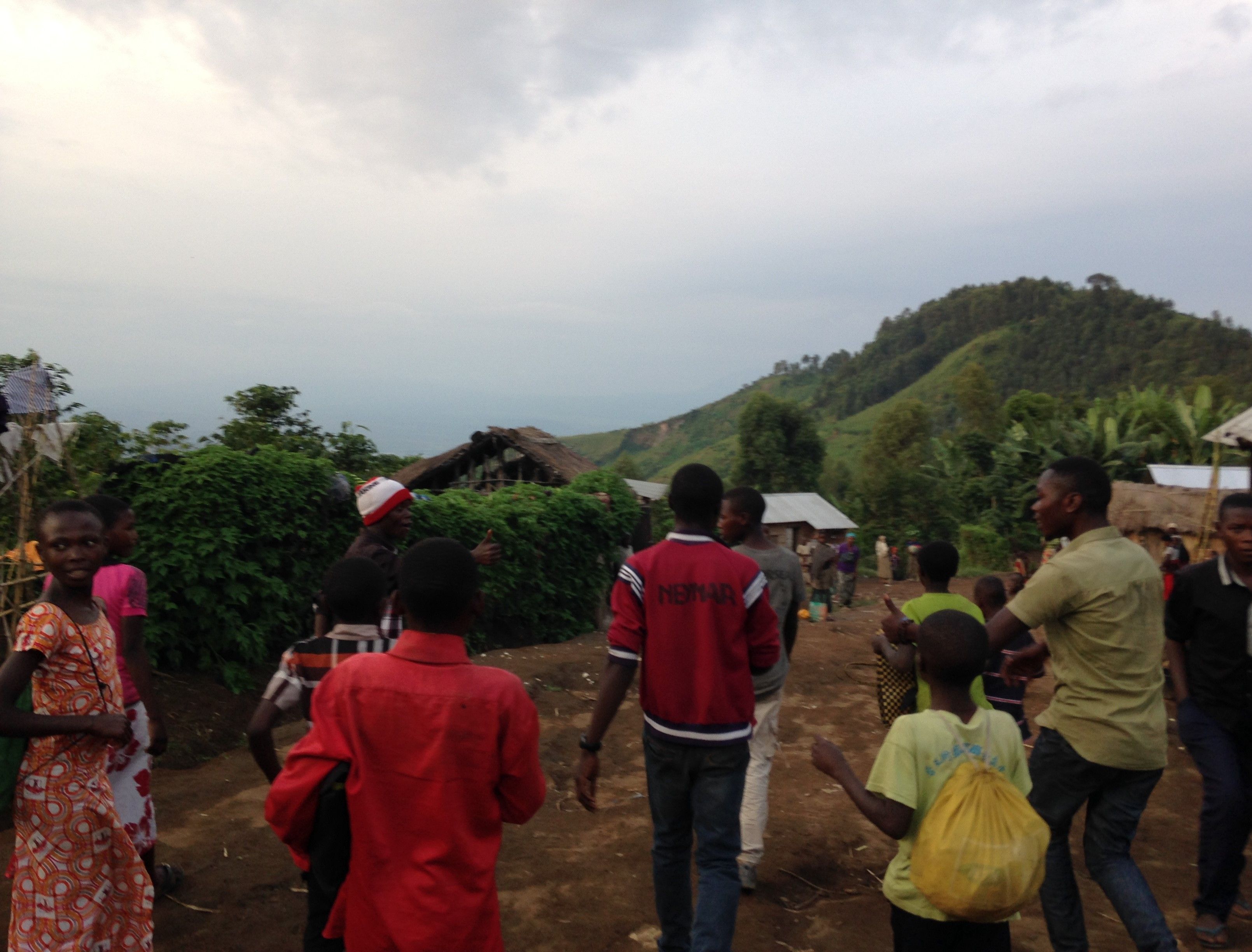 After a long day of hiking, runners head down to Kirotshe from the mountain village.