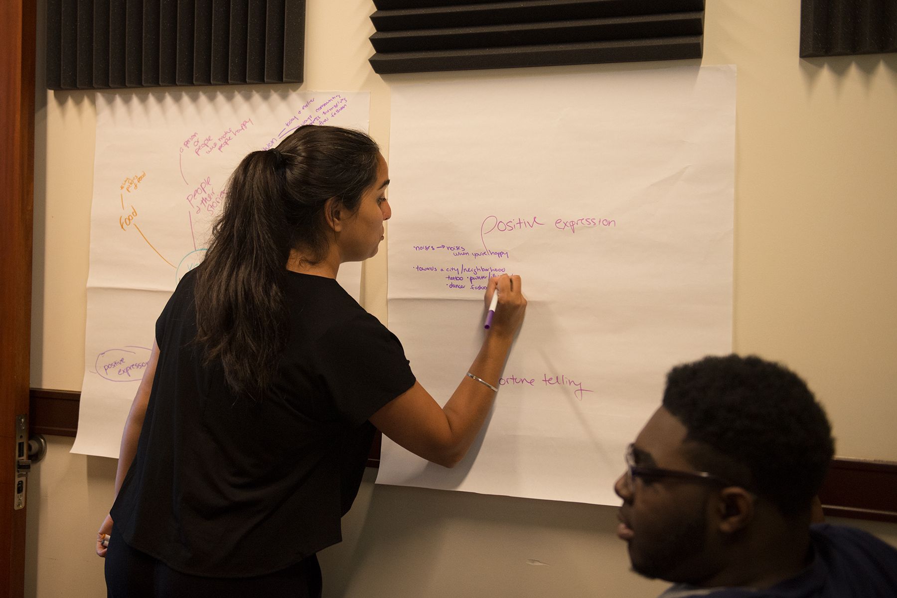 Journalist Meghan Dhaliwal writes down her group's ideas as they discuss them. Throughout the six-week program, the journalists will act as mentors to the students and check in each week. Image by Jordan Roth. United States, 2017.