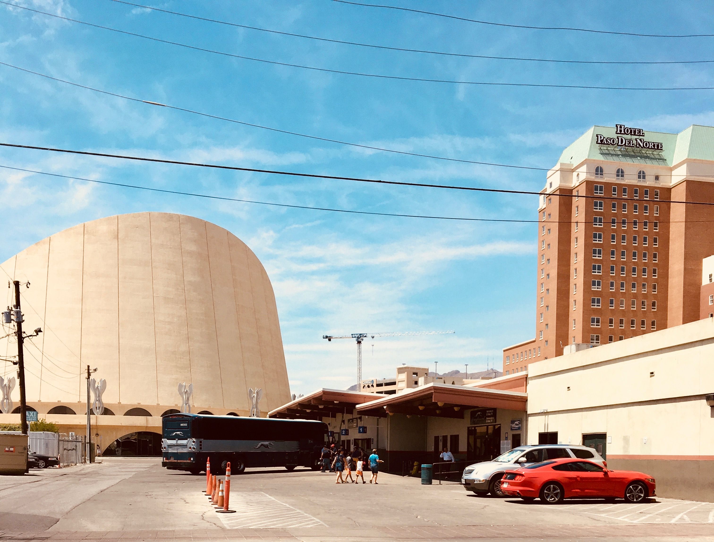 A Greyhound bus station, less than a mile from Casa Vides. Most of the migrants who stay at Casa Vides ride a plane or bus to their final destination. Image by Lily Moore-Eissenberg. United States, 2019.