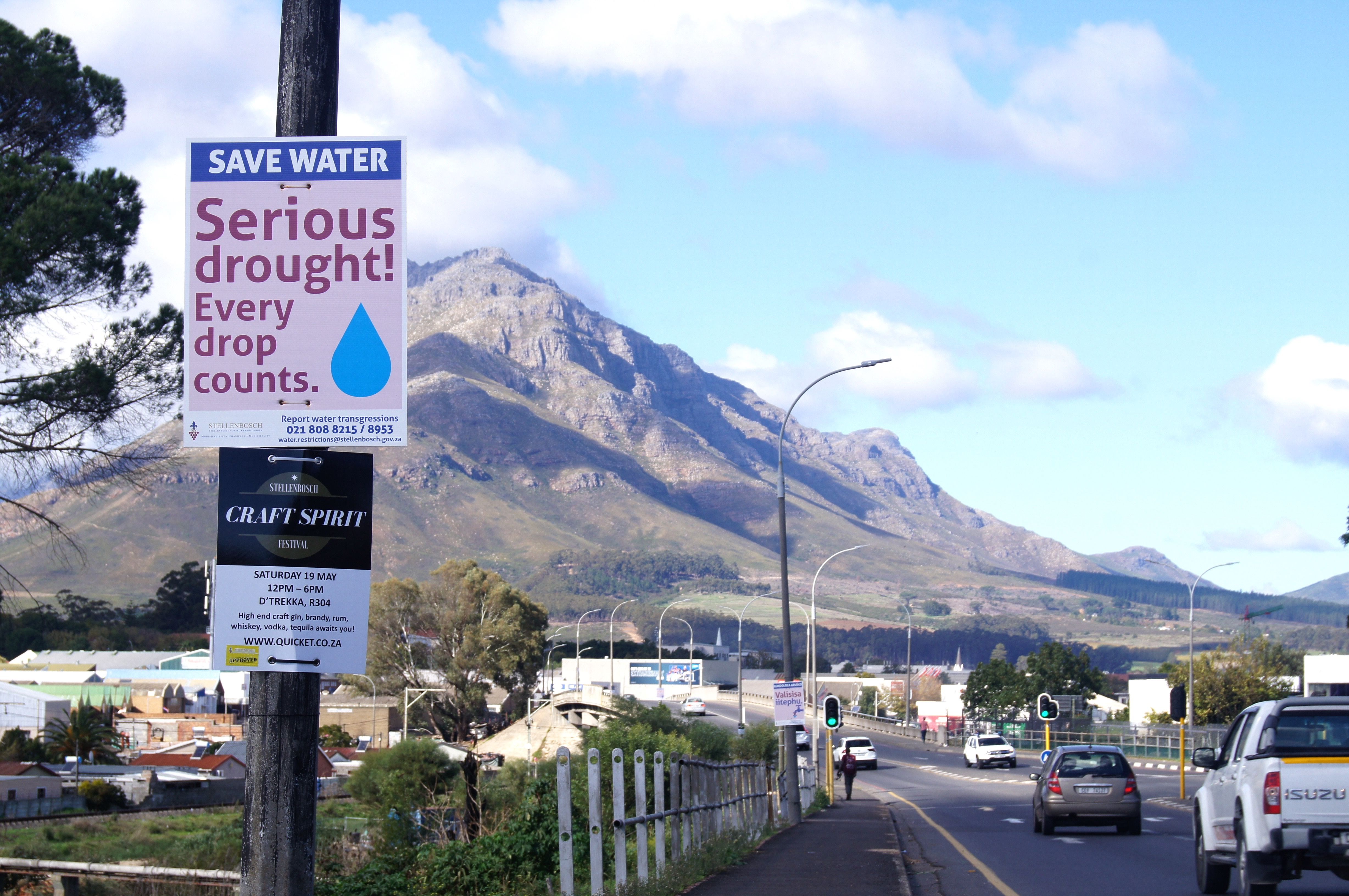Signs posted in Stellenbosch just outside of Cape Town in English, Xhoosa, and Zulu. Image by Jacqueline Flynn. South Africa, 2018.