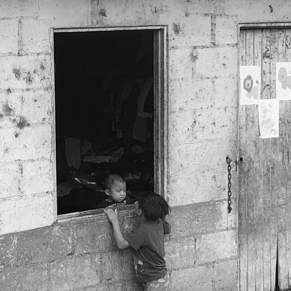 In the baches, children are often left to themselves while their families work in the coffee fields. Image by Samira Tella. Costa Rica, 2018. 