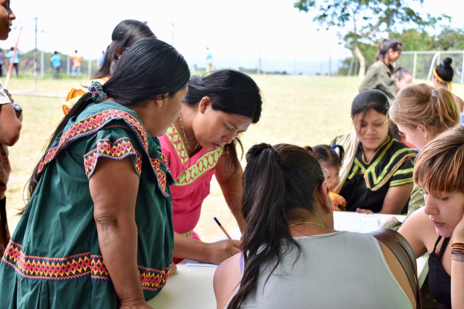 Efforts to support the Ngäbe-Buglé population increase access to crucial services and new cultures. Daisy, a cultural adviser, explains medical information to Ngäbe-Buglé women who may not understand Spanish. Image by Samira Tella. Costa Rica, 2018.