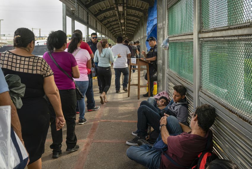 Asylum seekers from Central and South America wait on the Mexican side of the Brownsville/Gateway Bridge. Image by Reynaldo Leal. Mexico, 2019.