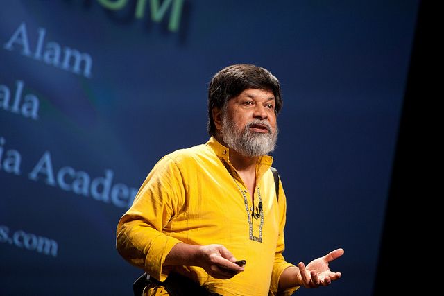 Shahidul Alam giving a presentation at PopTech 2011. Image by Kris Krüg. United States, 2011.