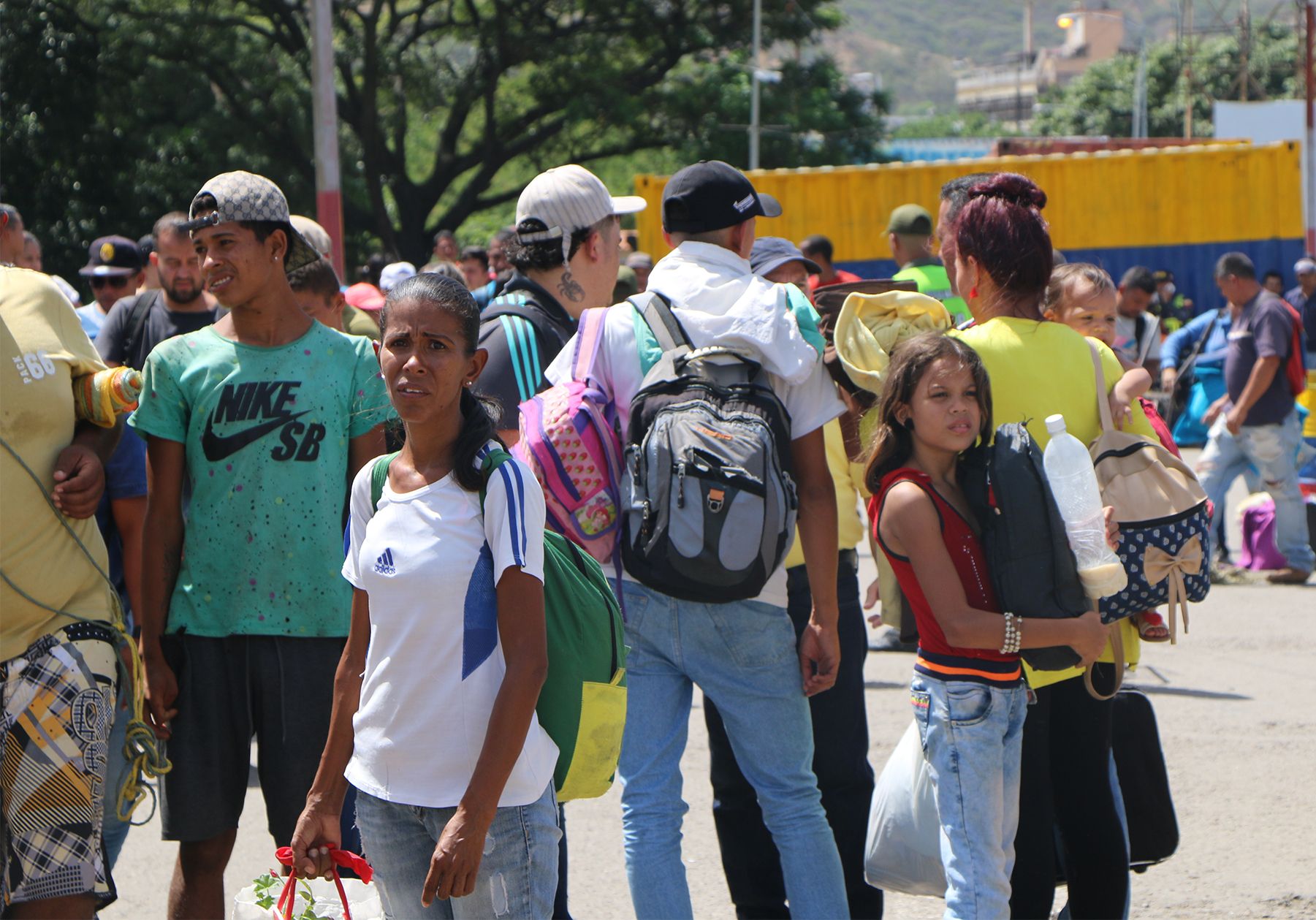 Venezuelans look across the border into Colombia. Image by Patrick Ammerman. Venezuela, 2019. 