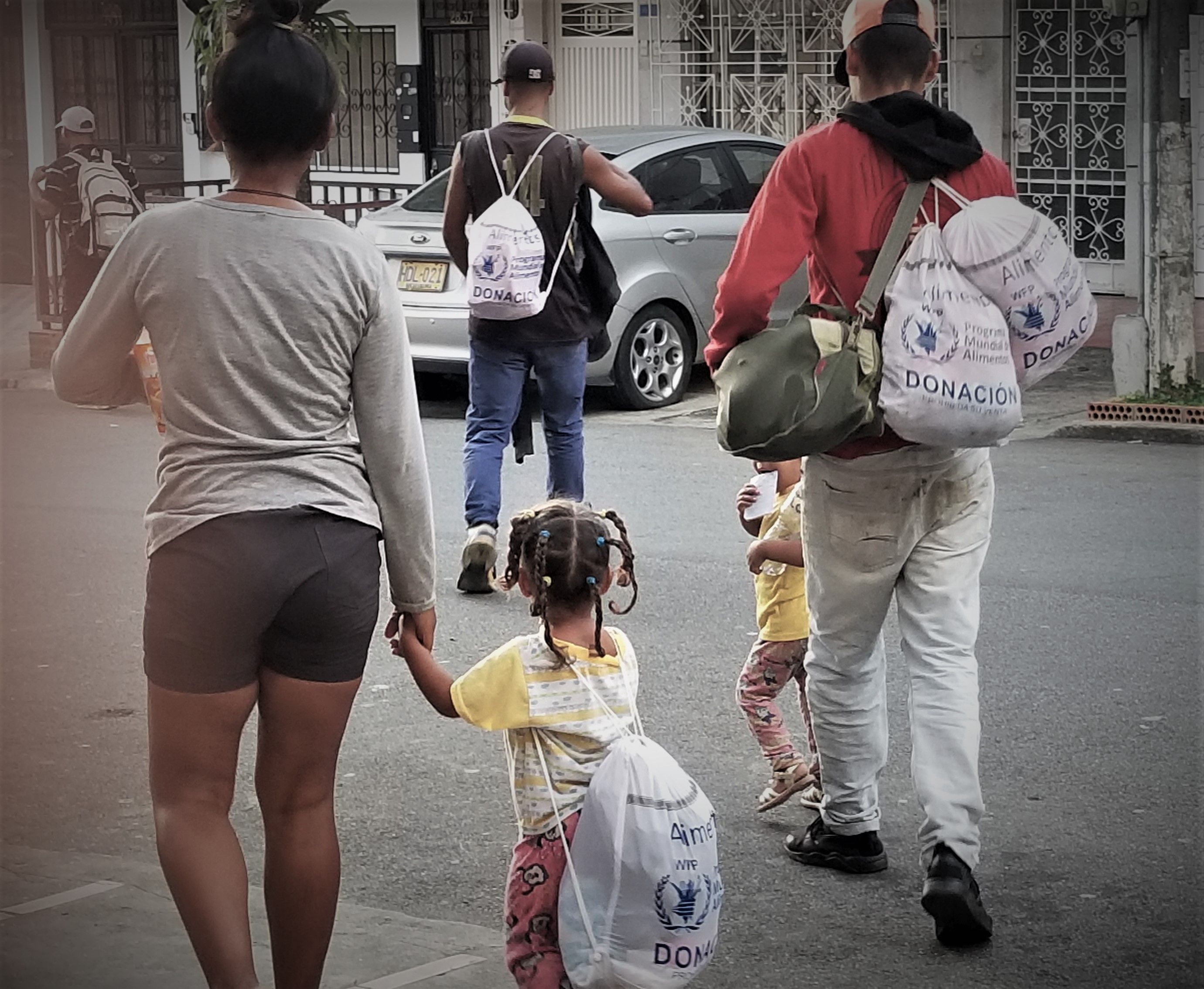 A family of Venezuelan caminantes. In recent months, there have been more women and children crossing Colombia on foot. Image by Patrick Ammerman. Colombia, 2019.