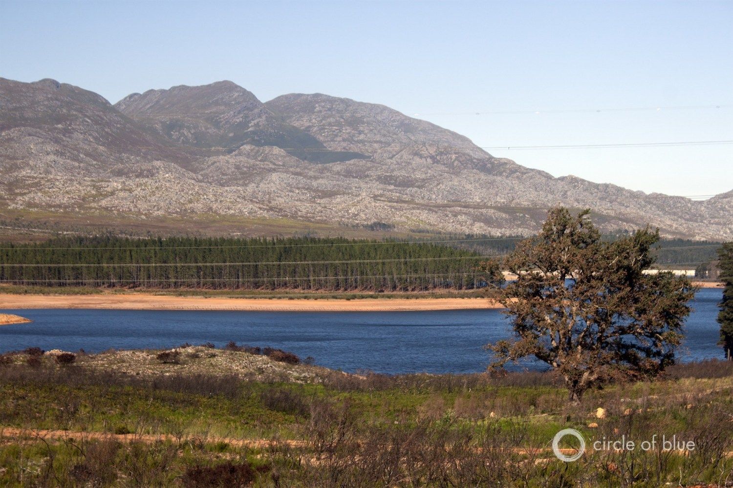 Steenbras Dam, east of Cape Town, is the site of exploratory groundwater drilling. Image by Brett Walton/Circle of Blue. South Africa, 2018.