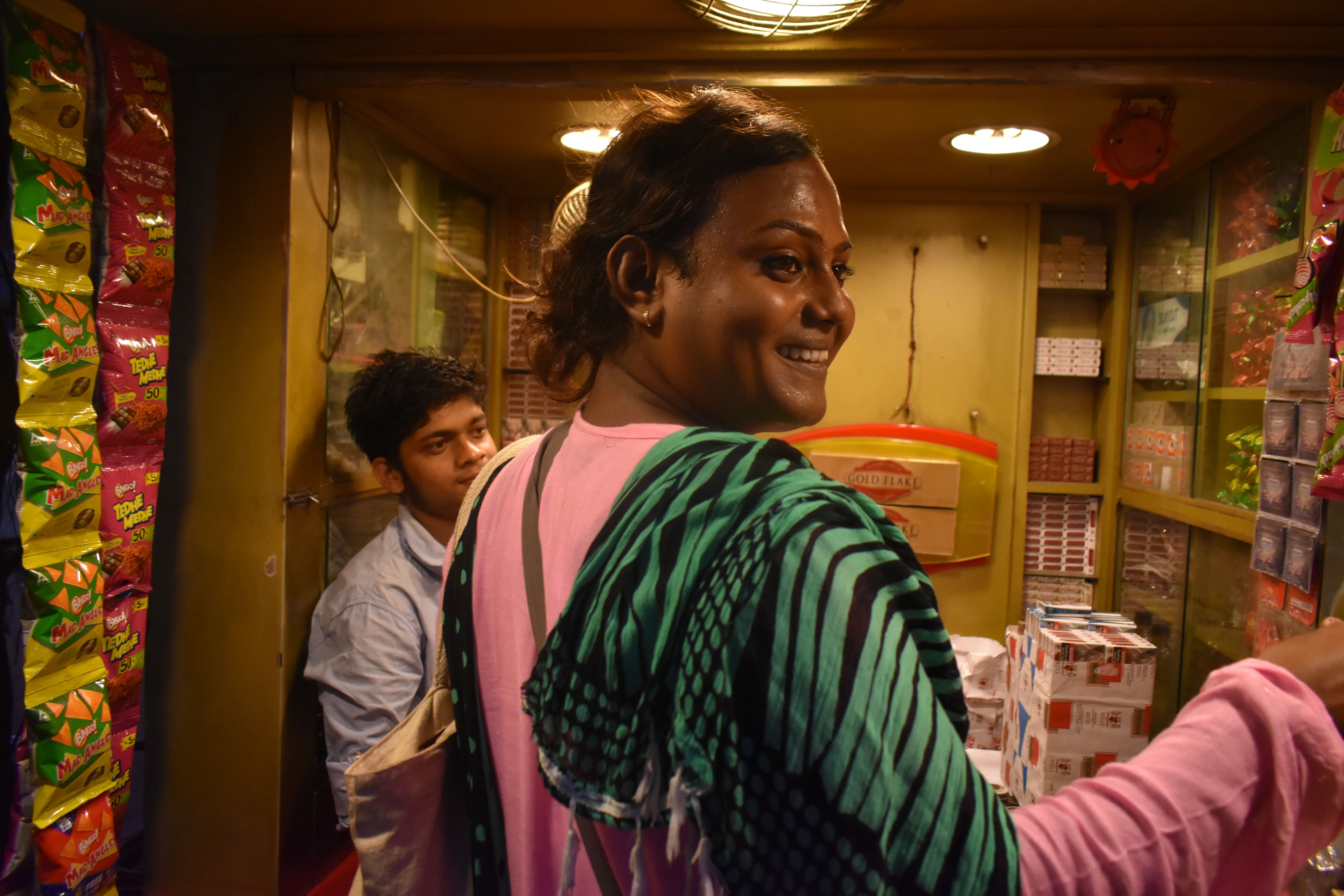 Friendly encounters with a shopkeeper. Image by Siyona Ravi. India, 2017.