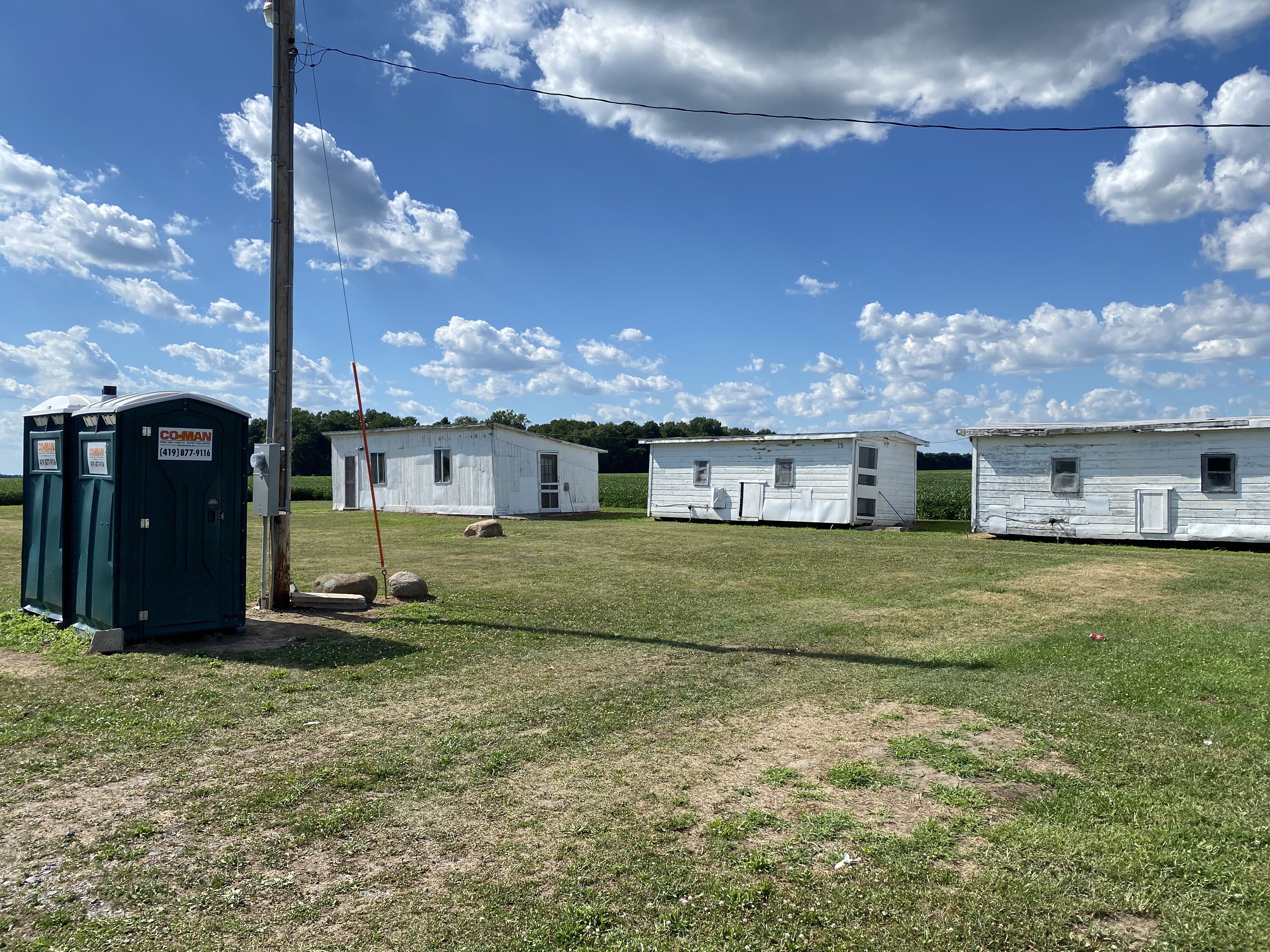 Between four to six migrant farmworkers live in housing like the one pictured above. Image by Areeba Shah. United States, 2020.