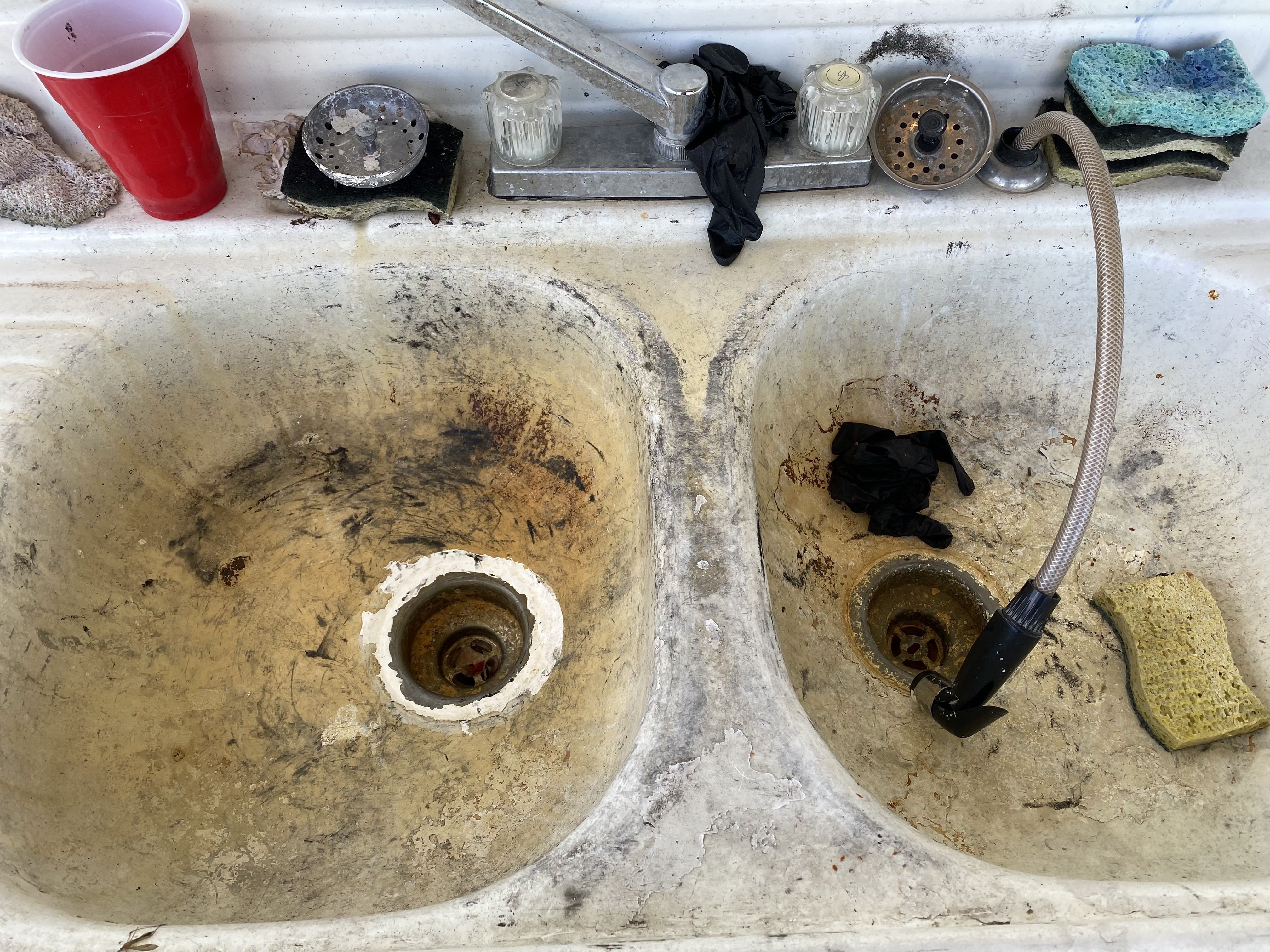 Pictured above are the sinks migrant farmworkers use while staying at the housing facility. Image by Areeba Shah. United States, 2020.