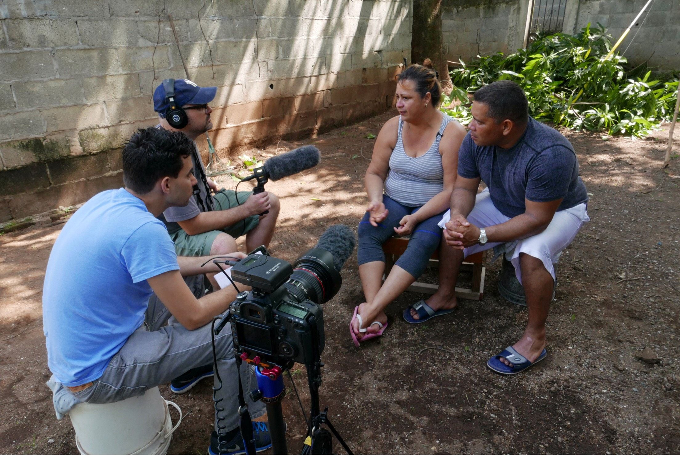 Mario Pentón and José Antonio Iglesias interview Cuban migrants in Panama. Image courtesy Mario Pentón. Panama, 2017.