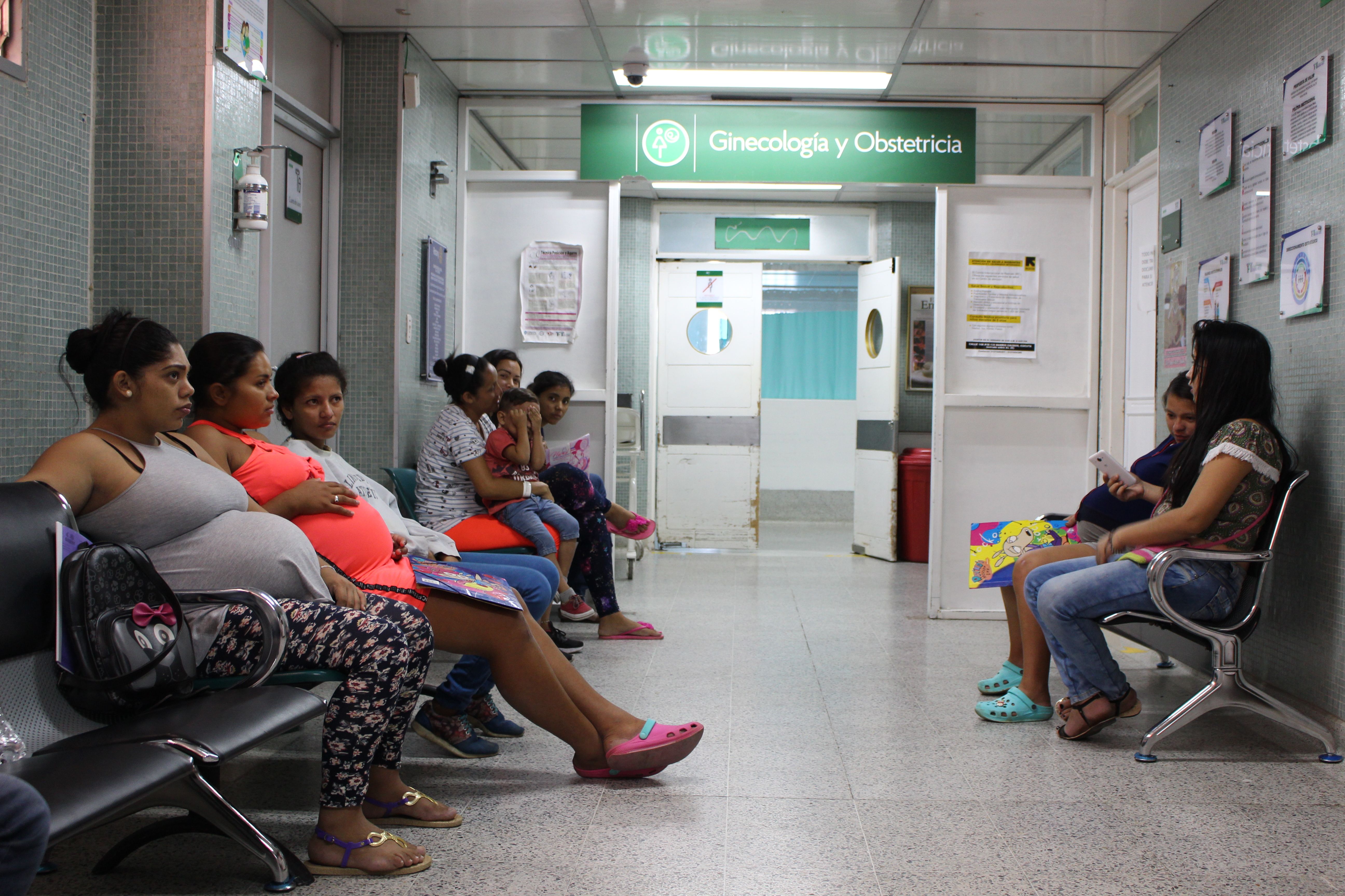 Pregnant mothers wait in the maternity wing at the Erasmo Meoz hospital. Image by Mariana Rivas. Colombia, 2019.

