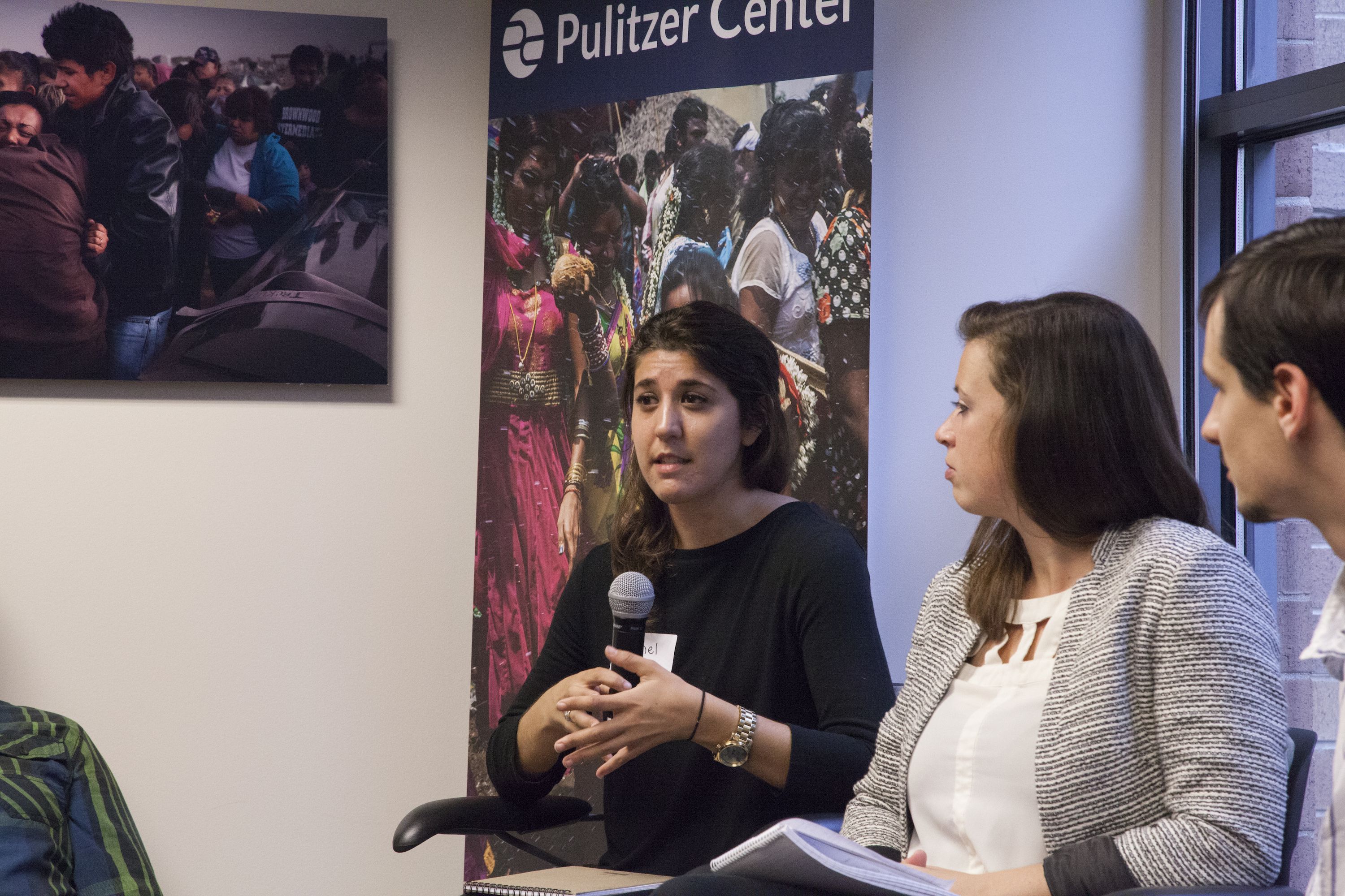 University of Pennsylvania fellow Rachel Townzen answers questions about her reporting on refugees and lack of technology in Jordan. Image by Jin Ding. Washington, D.C., 2016.