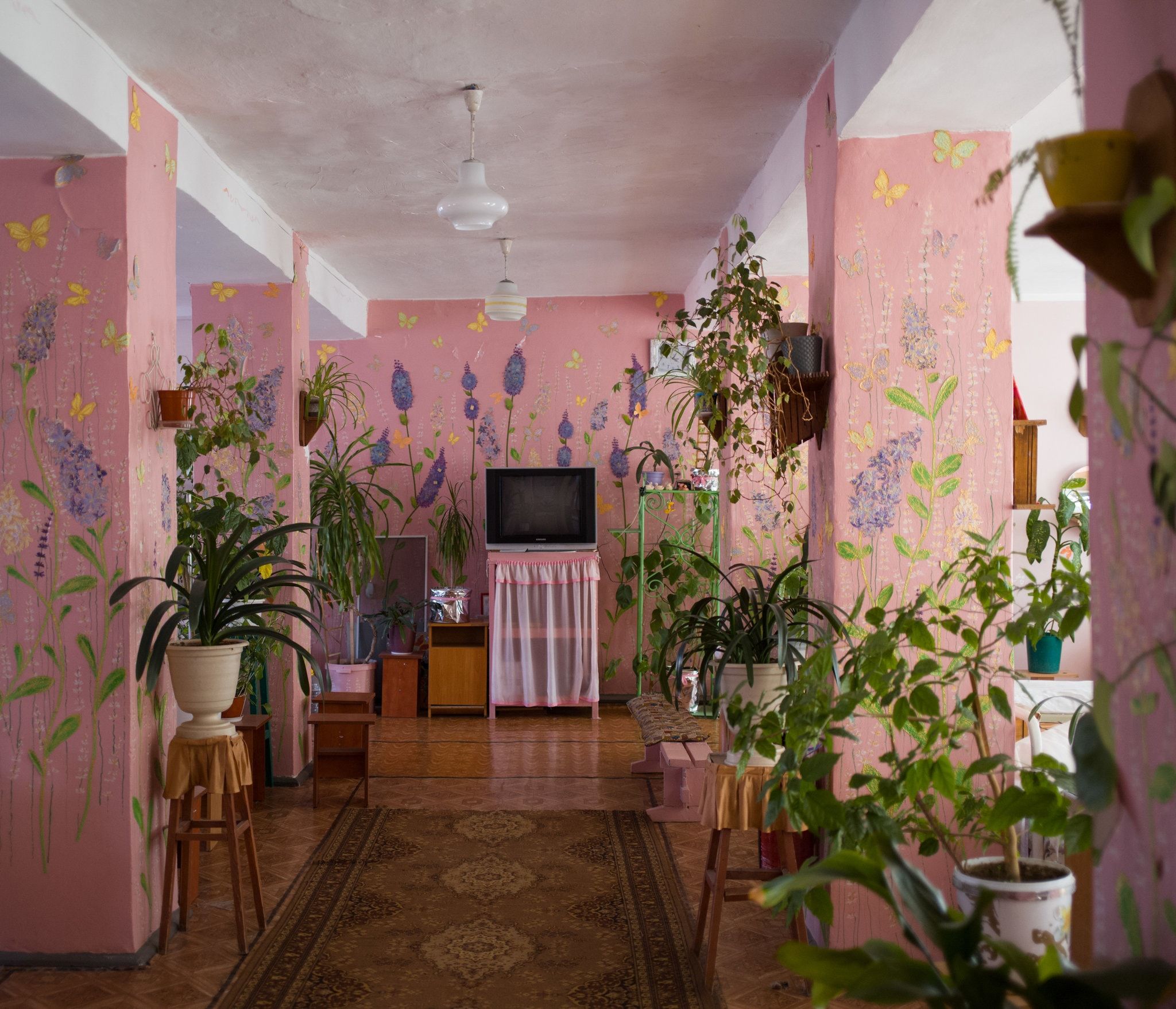 Dormitory at the women’s prison in Odessa. Image by Misha Friedman. Ukraine, undated.
