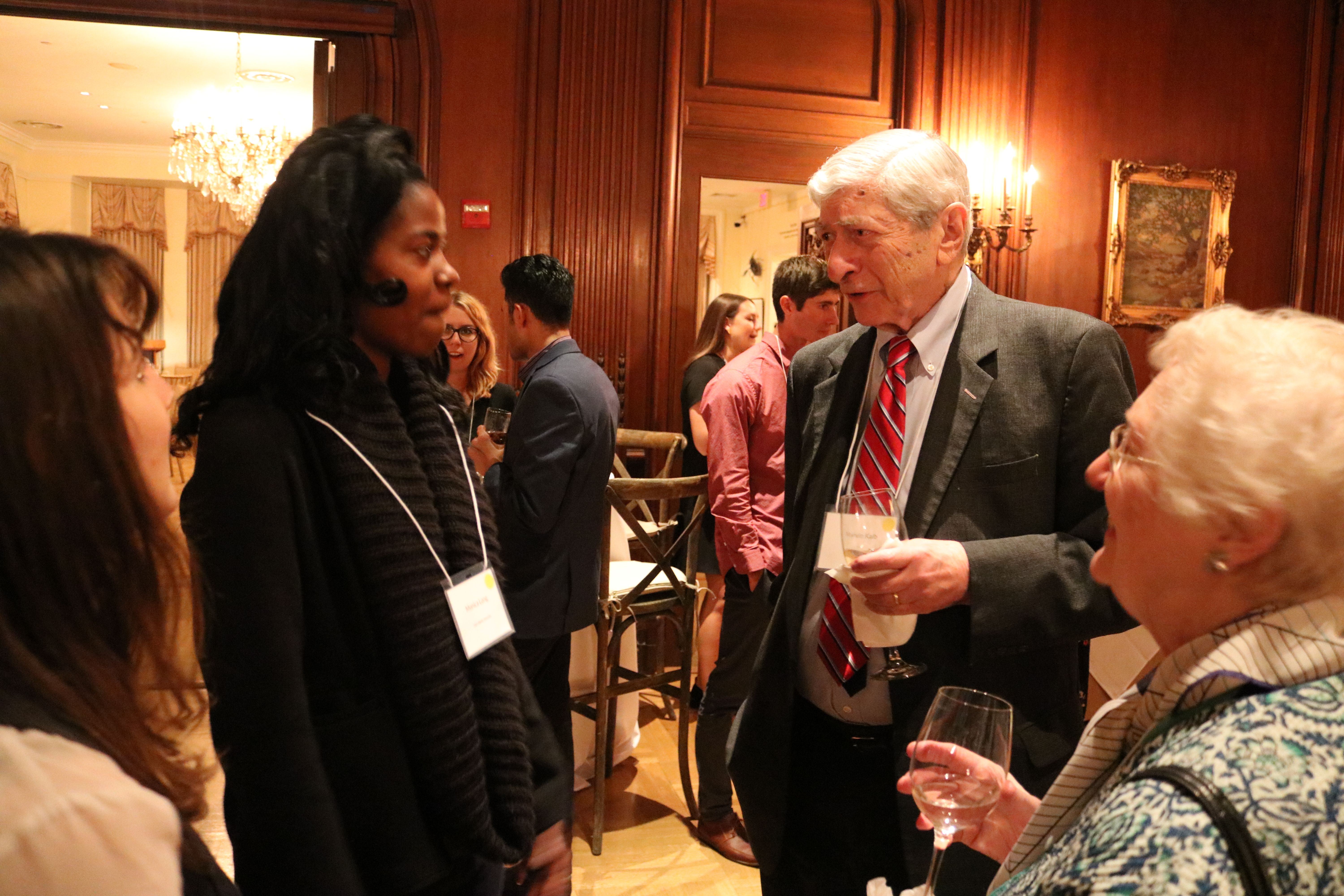 Student fellows Amanda Gordon and Monica Long speak with Pulitzer Center Senior Adviser Marvin Kalb and Mady Kalb. Image by Karena Phan. United States, 2018.