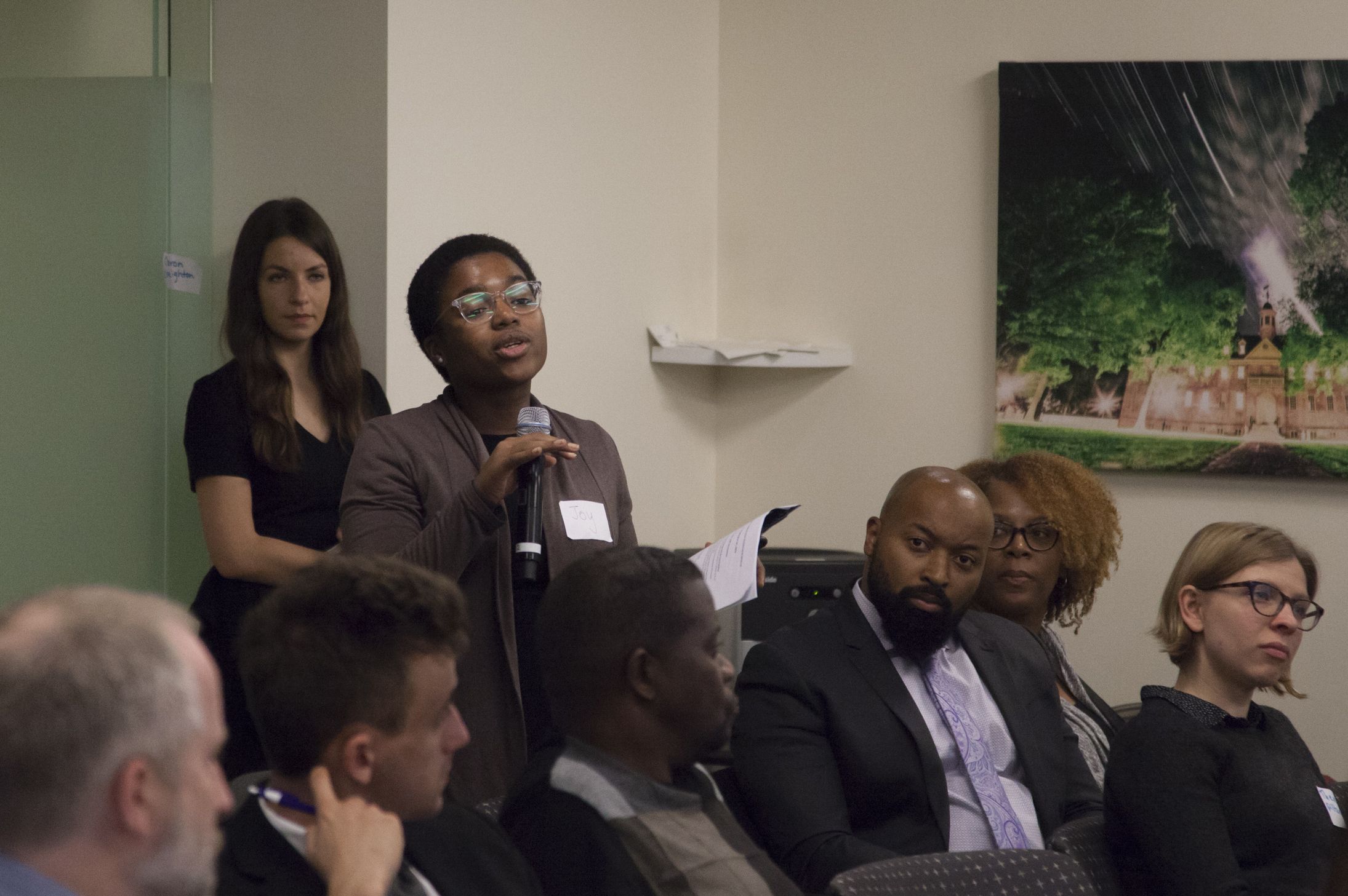 Joy Ikekhua (Spelman College) poses a question to the global health panel. Image by Jin Ding. United States, 2018.