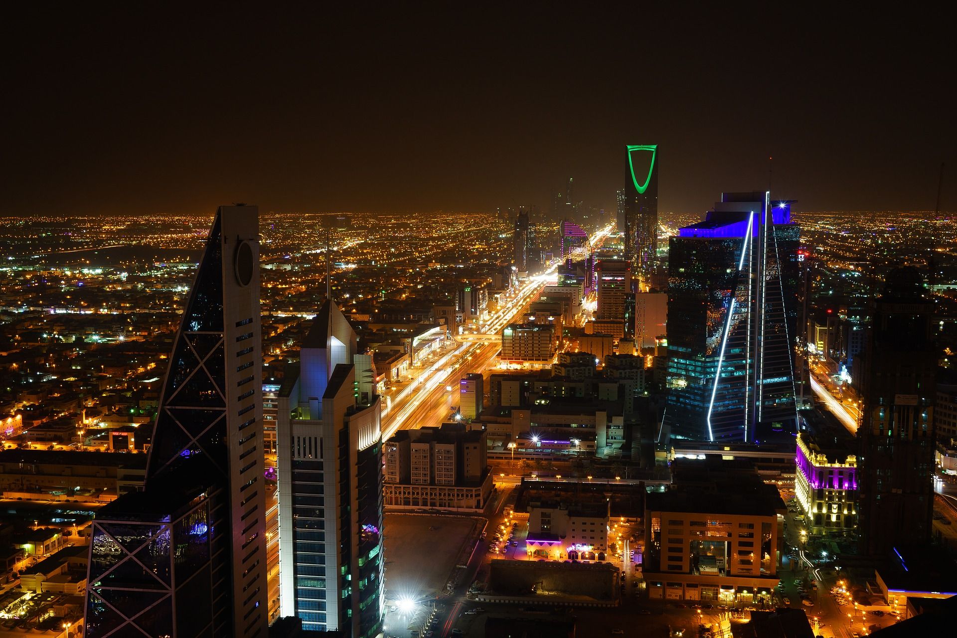 Riyadh at night. Image courtesy Pixabay.