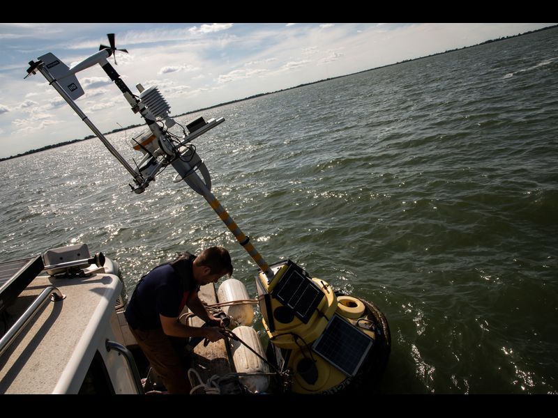 Ed Verhamme, checks a buoy with a remote water quality sensor, near the intake crib on Lake Erie on Sept. 24, 2019. Image by Zbigniew Bzdak / Chicago Tribune. United States, 2019.
